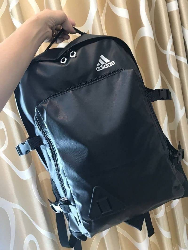 Adidas Adidas BTS BP1 [AZ8644] Backpack Black กระเป๋าเป้สะพายหลัง รูปทรงคลาสสิคคลาสสิกเรียบง่ายในแบบอาดิดาส รองรับทุกการใช้งานที่คต้องการ กระเป๋าสะพายหลังใบนี้ผลิตจากโพลีเอสเตอร์เบาและกันน้ำ ออกแบบให้จุได้เยอะและเก็บทรงไม่ให้ดูเทอะทะ ไม่ว่าจะเป็นหนังสือหร