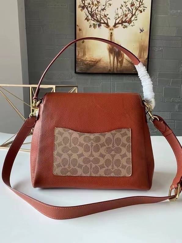 COACH Coated Canvas Signature May Shoulder Bag พร้อมส่งที่ไทย คัดงานคุณภาพ จัดเต็มมาให้ต่อนรับปีใหม่นี้ค่าา ✔️กระเป๋าหิ้ว//คล้องไหล่//สะพายข้างได้ ใบใหญ่ สุดคุ้ม! ✔️หนังแท้ชั้นดีที่สุด หนังหนานิ่ม รู้สึกได้ตอนสัมผัสค่ะ สวยมากๆ ✔️ด้านห