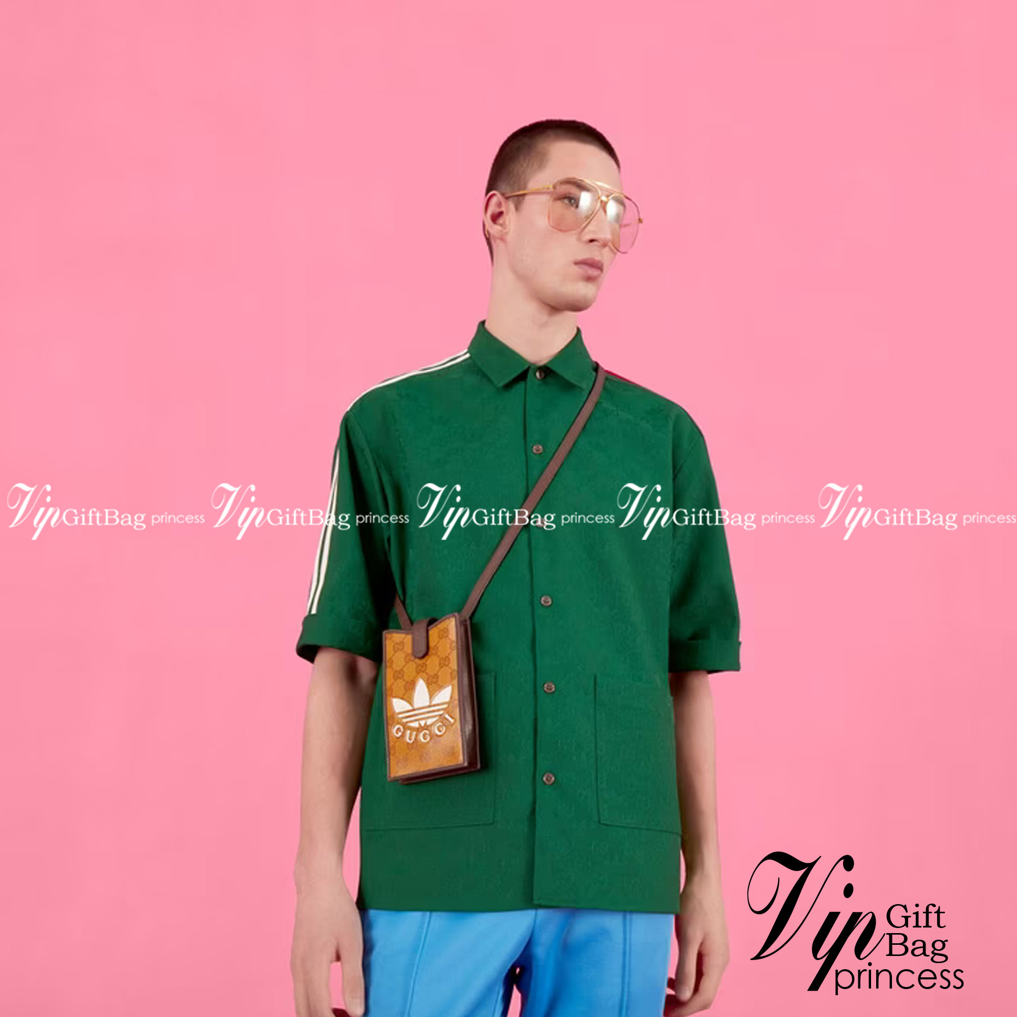 VIP 🥂 LIMITED EDITION Gucci x adidas Phone Case ไม่มีได้ยังไง สวยขนาดนี้ ที่หนุ่มๆสาวๆต้องมีติดตัวค่ะ 💙กระเป๋าใส่มือถือ หนังแท้ 🔺สีน้ำตาลอมเหลือง สัสดุJacquard ทอลายGG ค่ะ ด้านหน้าทั้ง3สี มีโลโก้แบรนด์แบบนูนอันเป็นสัญลักษณ์ของคอลเล