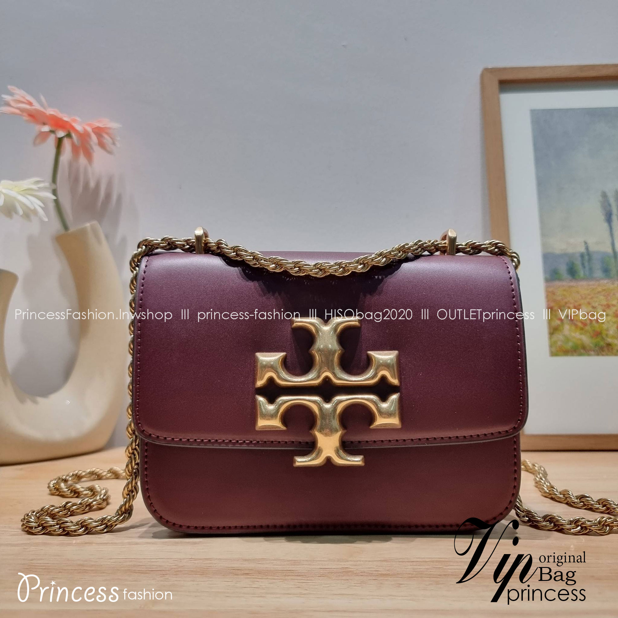 Tory Burch Bag / TORY BURCH ELEANOR SMALL CONVERTIBLE SHOULDER BAG ฮอตไอเท็ม รุ่นนี้ขายดีขายหมด สวยหรู คุณหนู ผู้ดี!! หายากมากแล้วน้า กระเป๋าสะพายข้าง ดีไซน์อยู่ทรง ขนาดกำลังสะดวกใช้ เปิด-ปิดด้วยแถบแม่เหล็ก