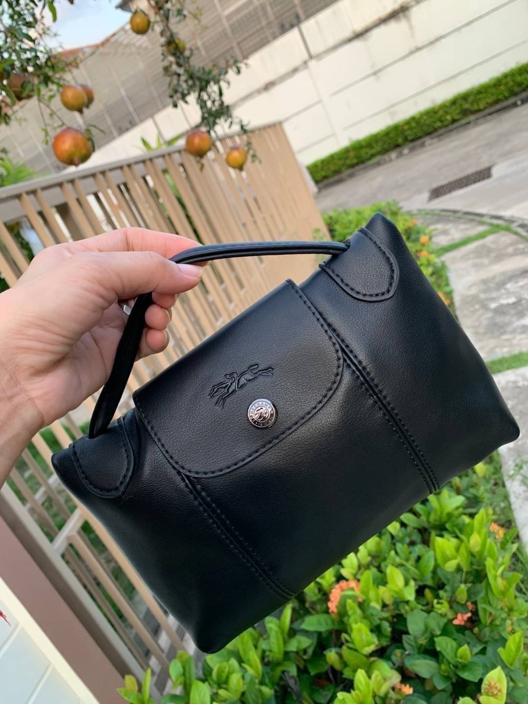 Longchamp Le Pliage Cuir Crossbody Bag อีกหนึ่งคอลเลคชั่น Le Pliage Cuir หนึ่งในตระกูลกระเป๋าสุดไอคอนิก