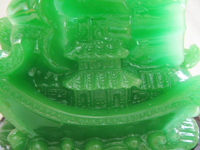 เรือมังกรสีหยกลำใหญ่สมปรารถนาราบรื่นค่ะ