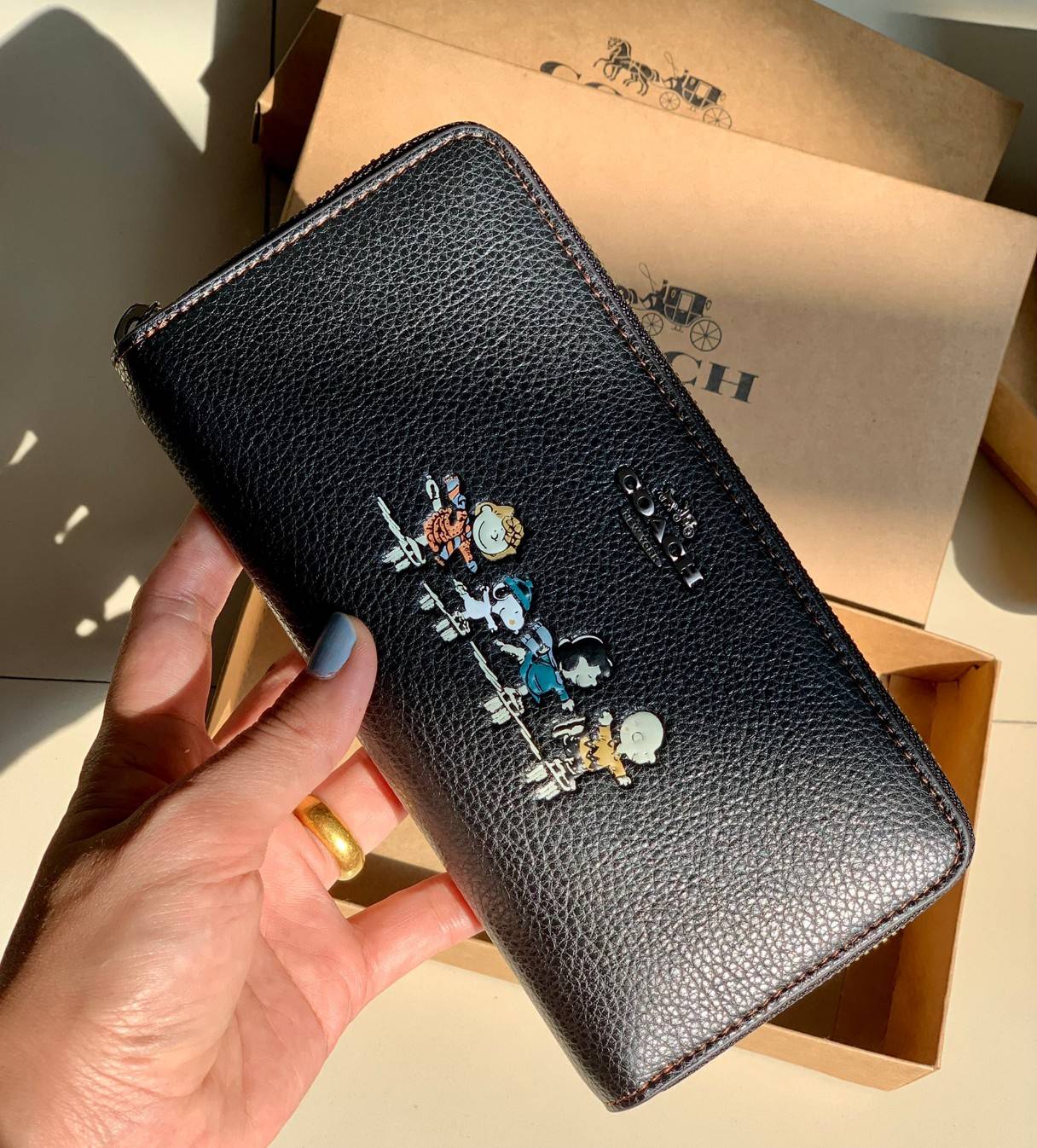 ของแท้ 💯% COACH ZIP WALLET SNOOPY LIMITED ((16122B)) พร้อมส่ง!! กระเป๋าเงินใบยาวซิปรอบ หนังแท้ลายหนังสวย