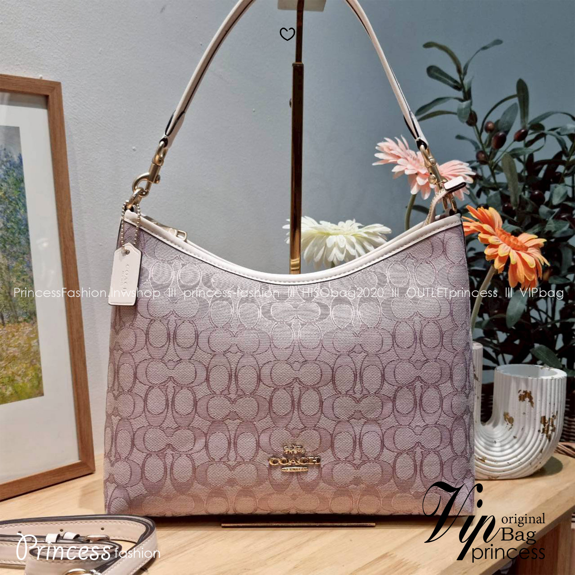 ORI หนังแท้ | Coach Laurel Signature shoulder bag กระเป๋าสะพายทรงโท้ท มาใหม่ในโทนสีน่ารักสุดจะคิวท์ มีให้ทั้งสายคล้องไหล่ และสายสะพายข้าง ใช้แมทช์ได้กับทุกลุคทุกสไตล์ ภายในเป็นช่องโล่ง มีซิปและช่องย่อย จุของได้เยอะกว่าที่เห็นมากๆ