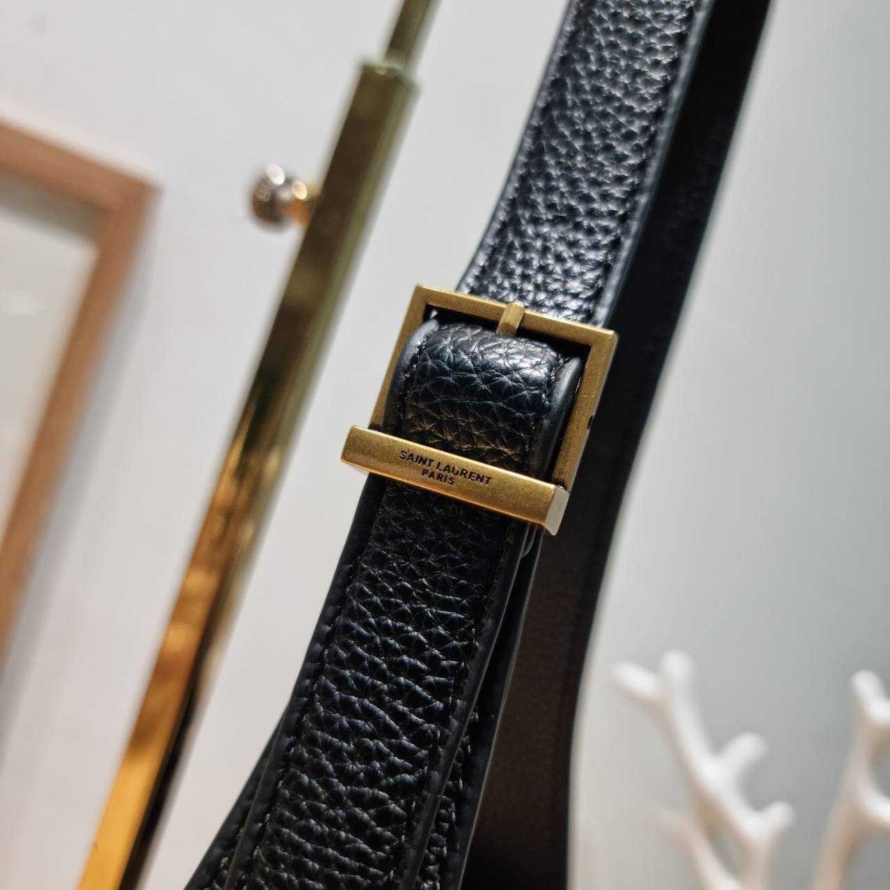 MINI YSL LE 5 À 7 SOFT BABY IN SMOOTH LEATHER กระเป๋าสะพายทรงโฮโบ ขนาดใหม่ baby สวยฟาด ดาเมจคือร้อนฉ่าสุดๆ! ดีไซน์สุดคลาสสิค ควรมีที่สุดค่า เกรดออริ 1:1 ใช้งานต่างประเทศได้