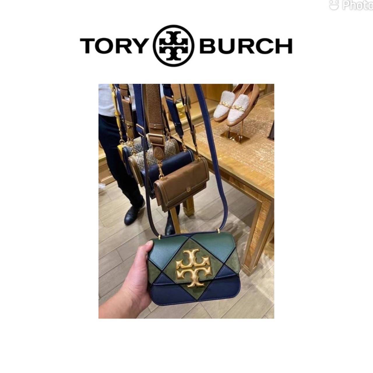 Tory Burch Eleanor Bag (รหัสรุ่น 84089) Collection ใหม่2021 ชนช็อป กระเป๋าสะพายcrossbody 💚สีเขียวเหนี่ยวทรัพย์วัสดุชั้นดี เปิดปิดด้วยแม่เหล็ก ภายในโล่งและมีช่องซิปด้านข้าง สายสะพายปรับระดัยสั้นยาวได้ตามใจชอบ รุ่นนี้สวยหรูไฮโซมาก ห้ามพลาดนะสาวๆ