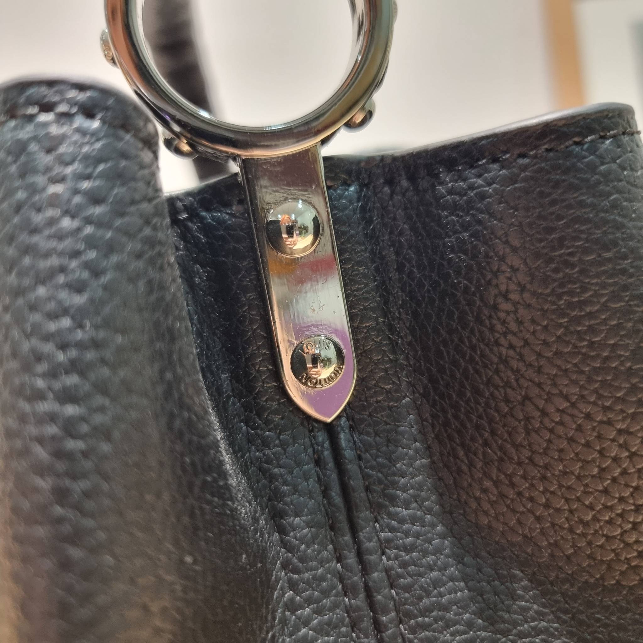 LV x YK Capucines BB / LV Bag พร้อมส่ง กระเป๋าถือสุดหรู ดีไซน์ทรงคลาสสิค ดีงามม้ากกกก!! มาพร้อมหูจับในตัว ด้วยรูปทรงวินเทจ งานปั้มสวยเป๊ะปังตามรูป **รอบนี้จัดราคาพิเศษสุดคุ้ม งานสวยเกินราคาค่ะ