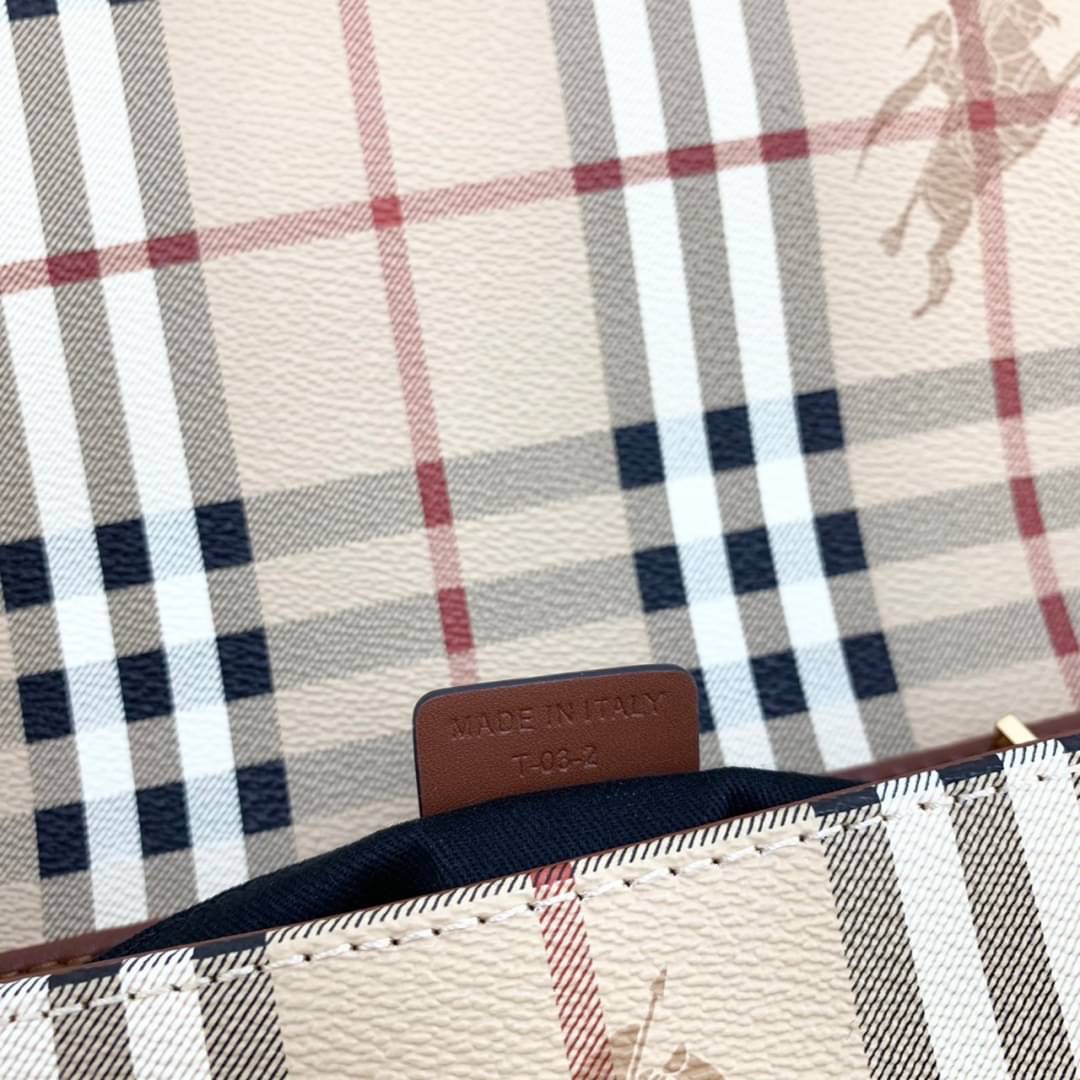 พรีเมี่ยมกิ๊ฟแท้ 💯% 】BURBERRY VINTAGE BAG VIP GIFT WITH PURCHASE (GWP) พรีเมี่ยมกิ๊ฟ Limited Edition จากBURBERRY วัสดุหนังPVC สวยอยู่ทรง ตัดด้วยสายหนังสีน้ำตาลเข้ม