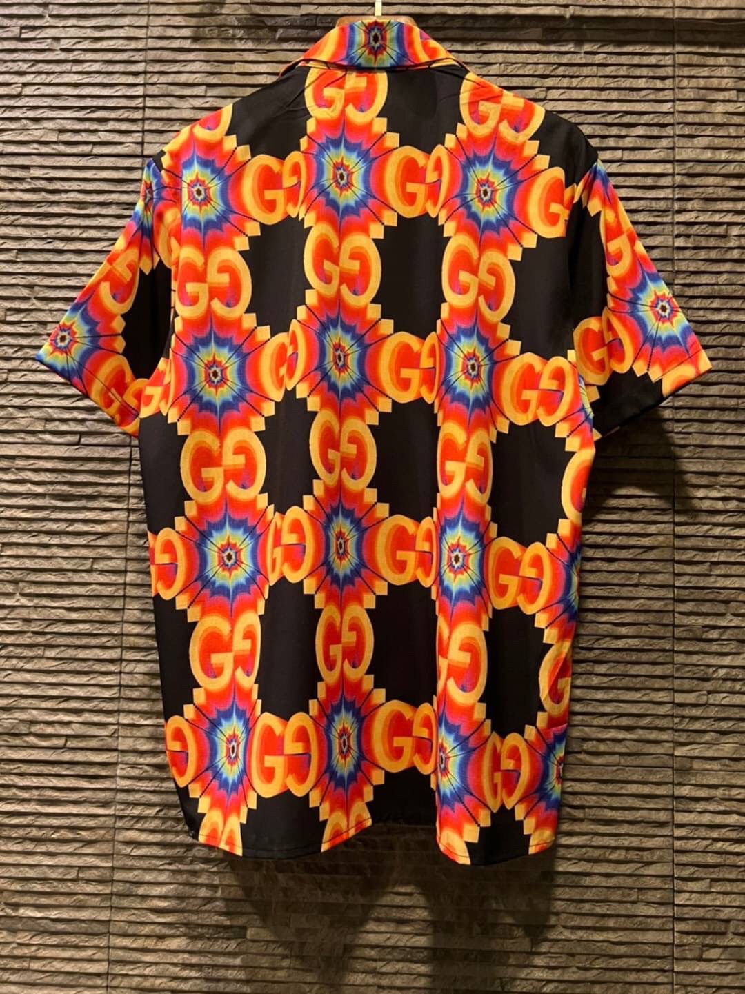 Gucci GG kaleidoscope silk bowling shirt / Gucci Men's Shirts / Gucci Shirts งานเกรดออริจินอล พิมพ์ลายคมชัด มีป้ายแท็กที่คอเสื้อทุกตัว พร้อมส่งที่ไทย ภาพสินค้าถ่ายจากงานขายจริง ใช้งานต่างประเทศได้