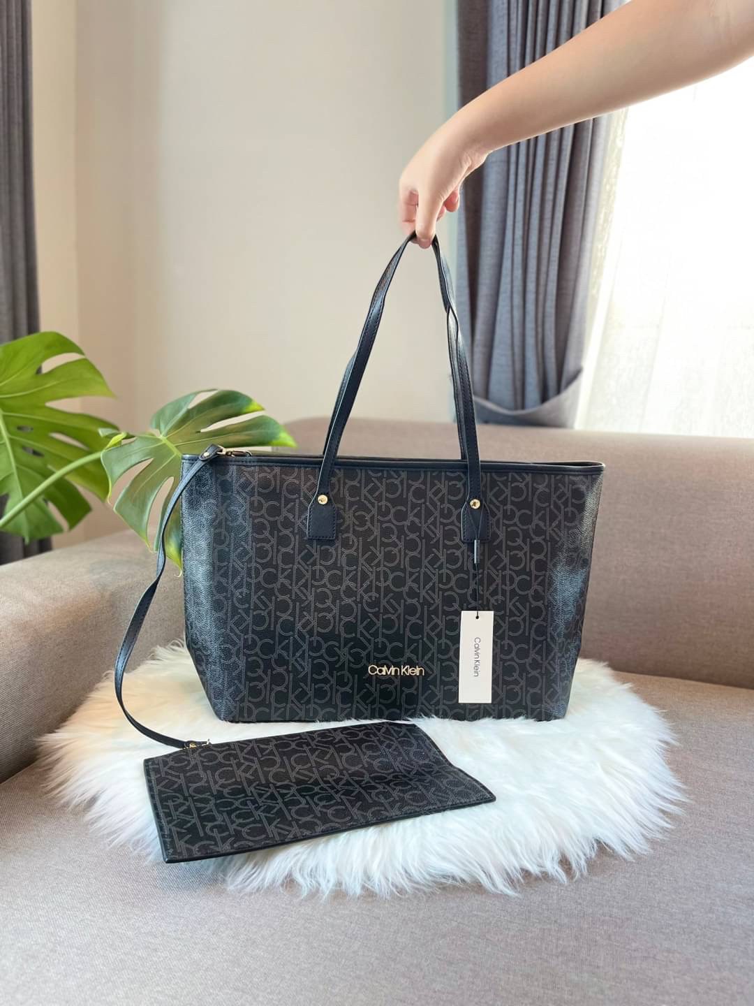 Calvin Klein tote bag กระเป๋าทรงช้อปปิ้ง ใบใหญ่จุกๆ มาพร้อมกับใบลูก สามารถถอดได้ เปิดปิดด้วยซิปบน ไม่ต้องกลัวของตกหล่น ภายในโล่งกว้าง ใส่ไอแพด/โน๊ตบุ๊ค/A4 ได้ค่ะ
