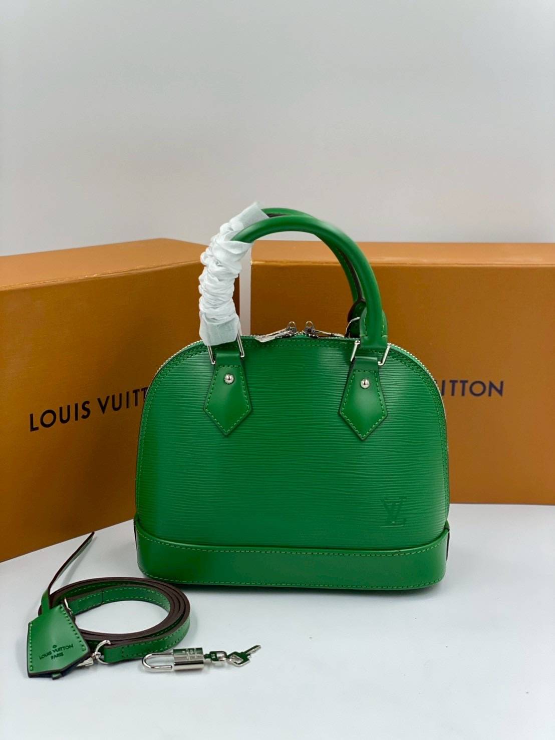 RI หนังแท้ | LV Alma BB bag handbag Epi grained leather กระเป๋าสะพาย/กระเป๋าถือ คลาสสิกเหนือกาลเวลา หนัง Epi มีลวดลายเฉพาะและสีสวยงามทั้งใบ