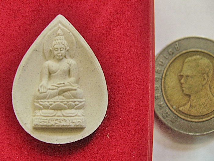 สินค้าจองค่ะ พระไพรีพินาศหยดน้ำเนื้อผง วัดบวรนิเวศวิหาร พ.ศ.๒๕๕๓ พร้อมกล่องเดิมค่ะ