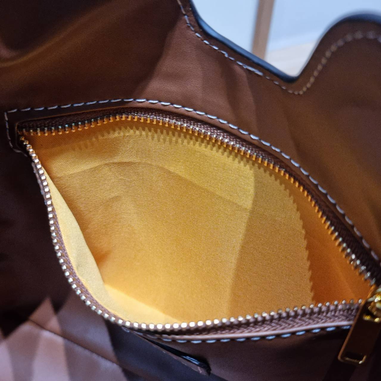 CELINE small camille soft bag มาแรงมาก! กับกระเป๋าที่ตัวแม่ใช้กันเยอะสุดๆ แม่ชมเอย อินฟลูดังๆมีใช้กันครบ ด้วยรูปทรงยอดนิยม