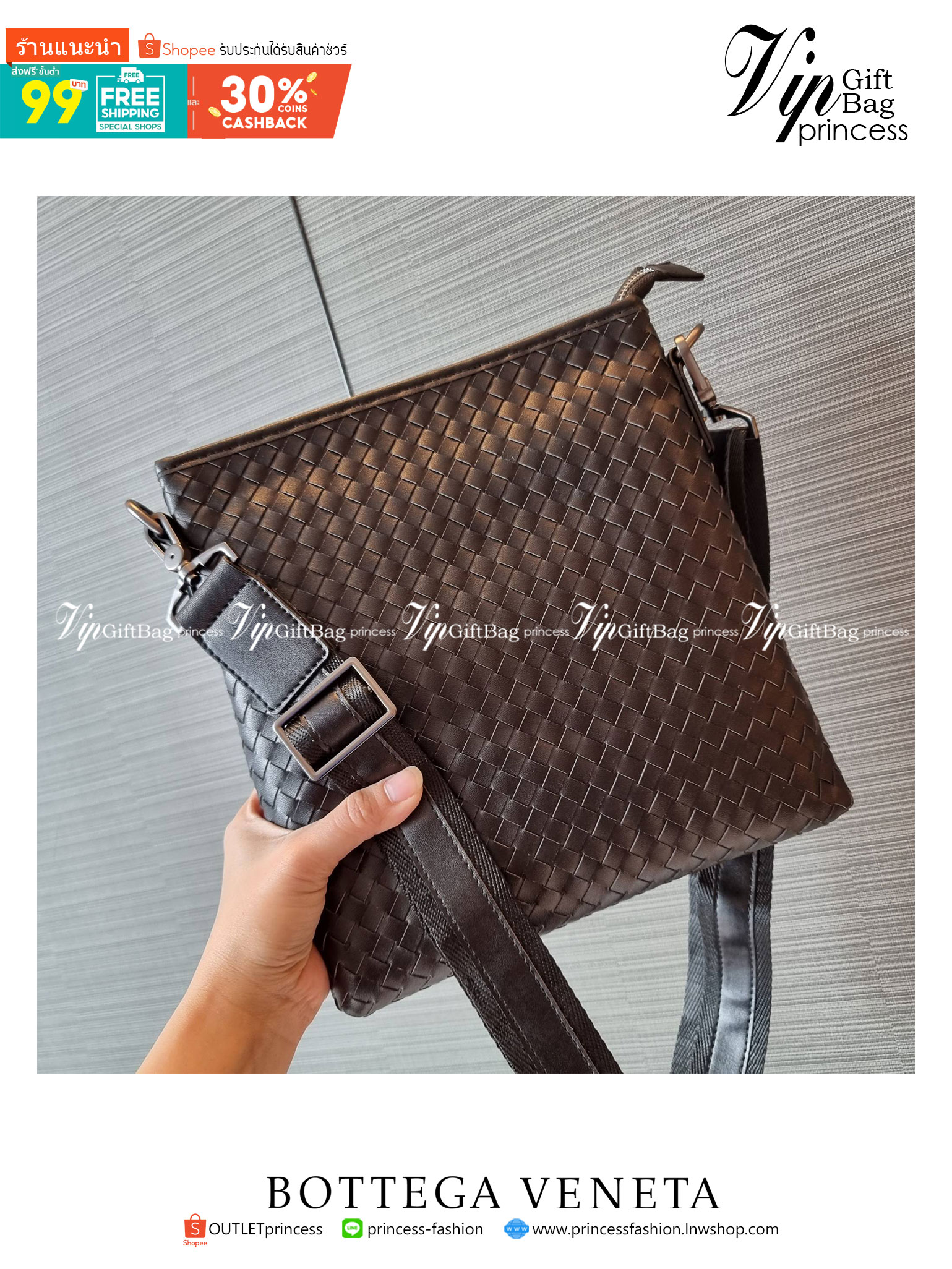 VIP 】อีกหนึ่งไอเท็มเด็ดที่หนุ่มๆรอคอย กระเป๋าสะพายข้างทรงแมสเซนเจอร์ B.ottega venata vip bag ดีไซน์คลาสสิคเอกลักษณ์ ลายสานเรียบหรู ดูแพง ทรงผู้ดี หล่อไปอีก อัพลุคไปอีก วัสดุหนังวัวเต็มใบ เปิด-ปิดด้วยซิป ภายในโล่งกว้างใส่ของได้ครบถ้วนสิ่งสำคัญ สายสะพายปรับ