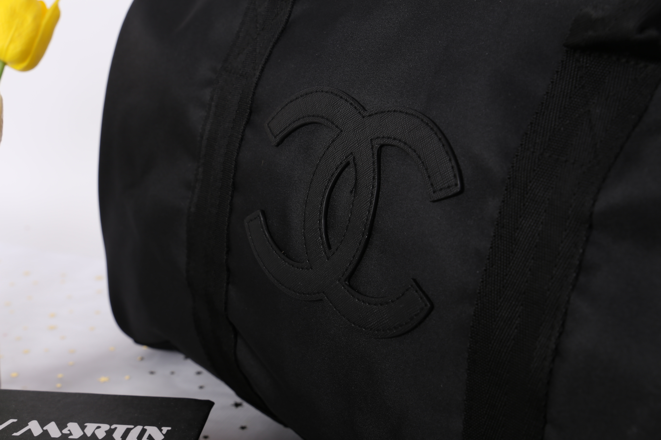 Best Seller ♡♡💃💃 กับทรง travel & fitness bag กับ Chanel VIP Gift Bag Travel Bag Gym Duffel Weekend จากงานพรีเมี่ยมกิ้ฟแบรนด์หรูอย่าง Chanel ของแท้100% ตัวกระเป๋าเป็นผ้า Oxford หนาอย่างดี **ปักโลโก้แบรนด์ดำสุดคลาสสิค เปิดปิดด้