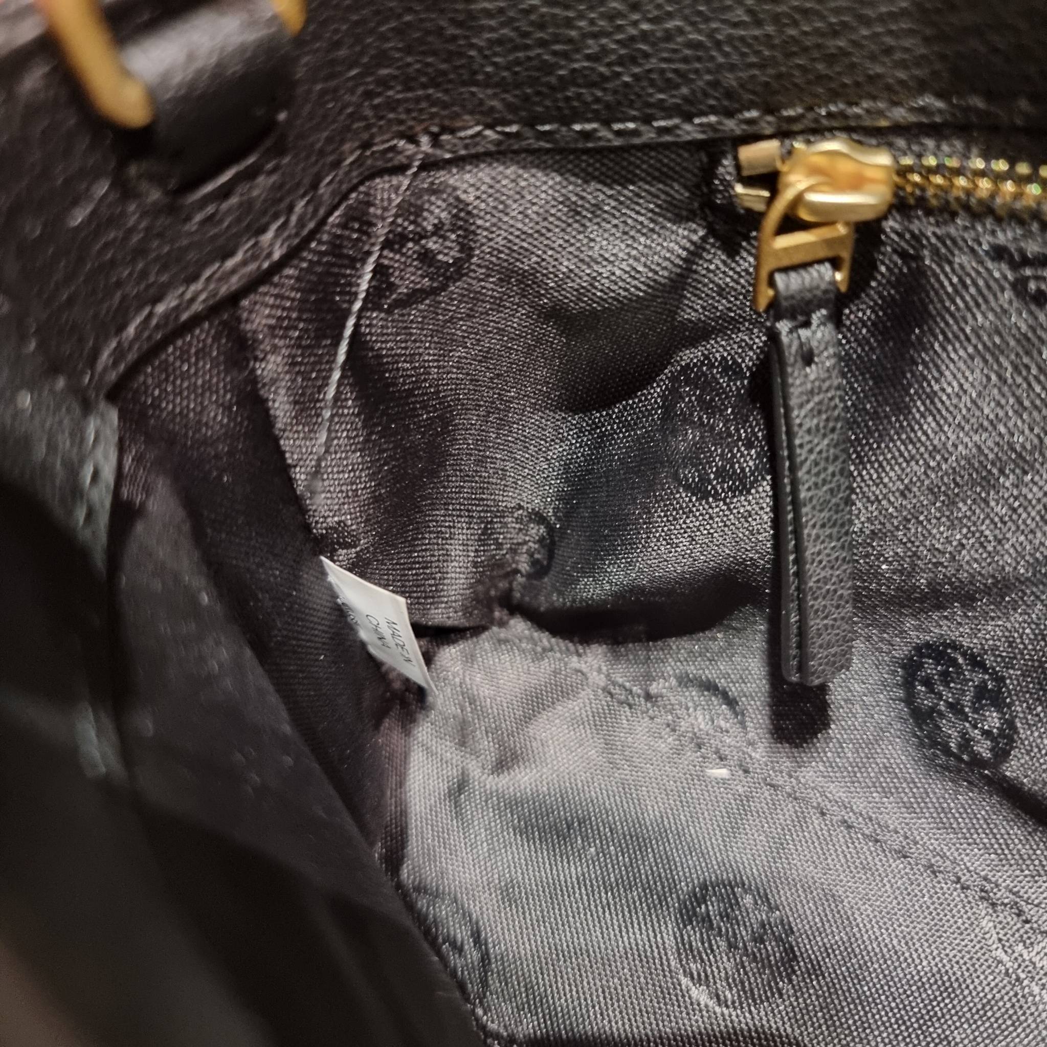 TORY BURCH WILLA MINI SHOULDER BAG ใหม่ล่าสุด พร้อมเสิร์ฟไม่ต้องรอพรีฯ กระเป๋าสะพายดีไซน์เลิศ ทรงสวย กะทัดรัด สะพายคล่องตัว ดีไซน์บุนวม เส้นคมสวยหรู