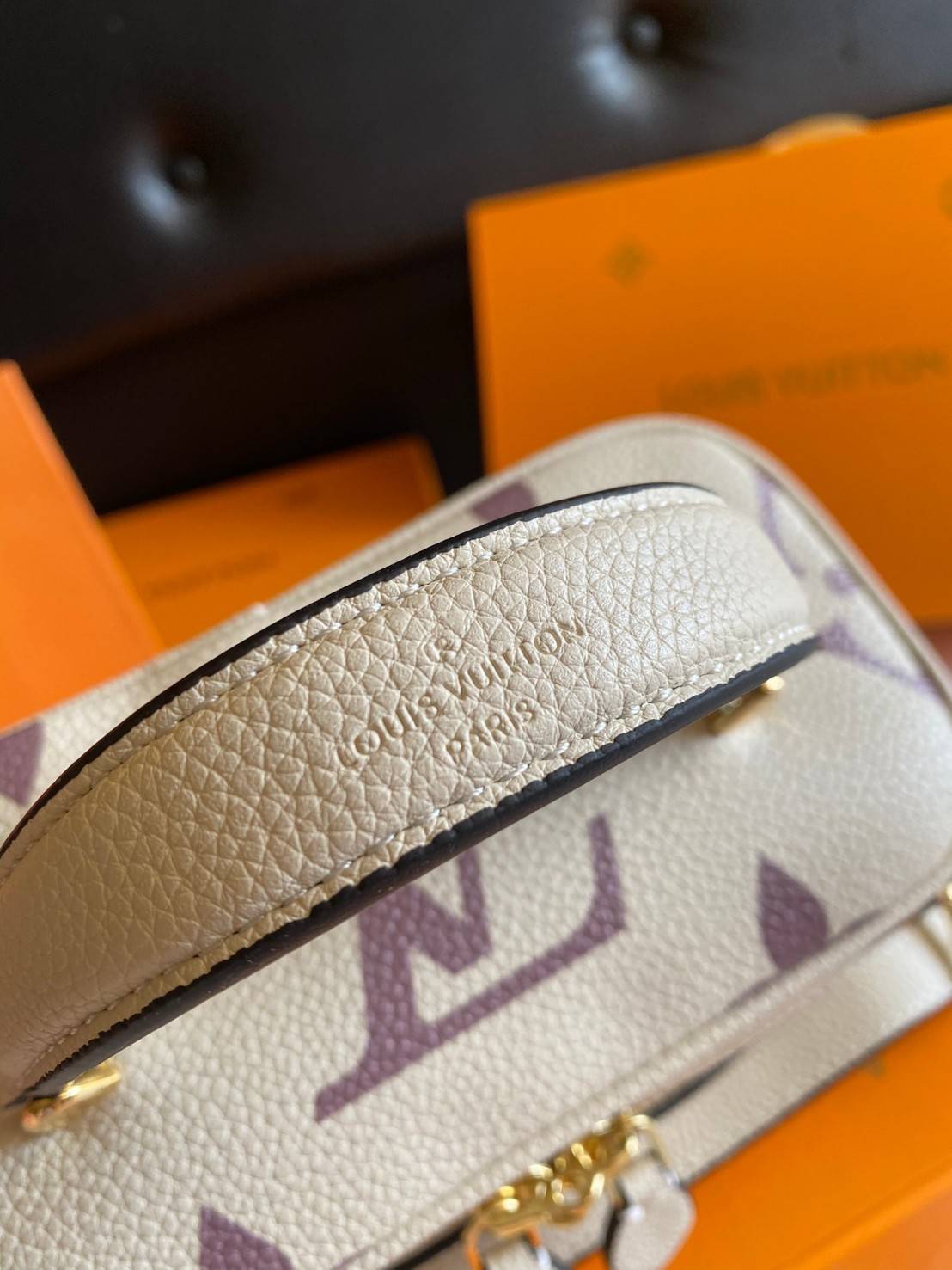 พรีเมี่ยมกิ๊ฟแท้ 100% 】VIPgift LOUIS VUITTON VANITY PM งานหนังแท้ รูปทรงหรูหราทันสมัย