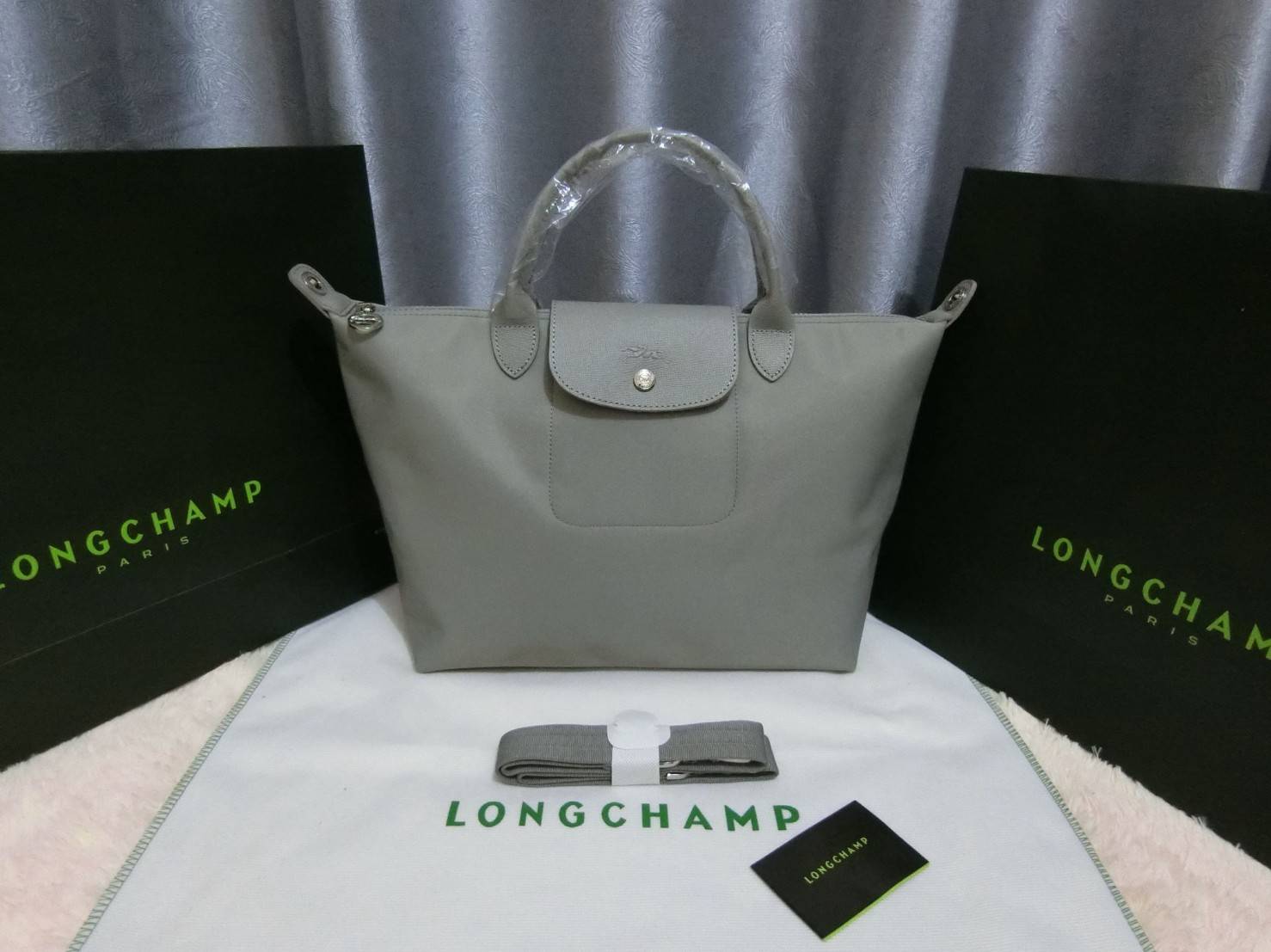 กระเป๋า Longchamp Le Pliage Neo Size M สินค้าใหม่ ของแท้เท่านั้น!!เป็นล็อตผลิตเกินออเดอร์จากโรงงาน มาพร้อมการ์ด/ถุงผ้าแบรนด์/ถุงกระดาษแบรนด์