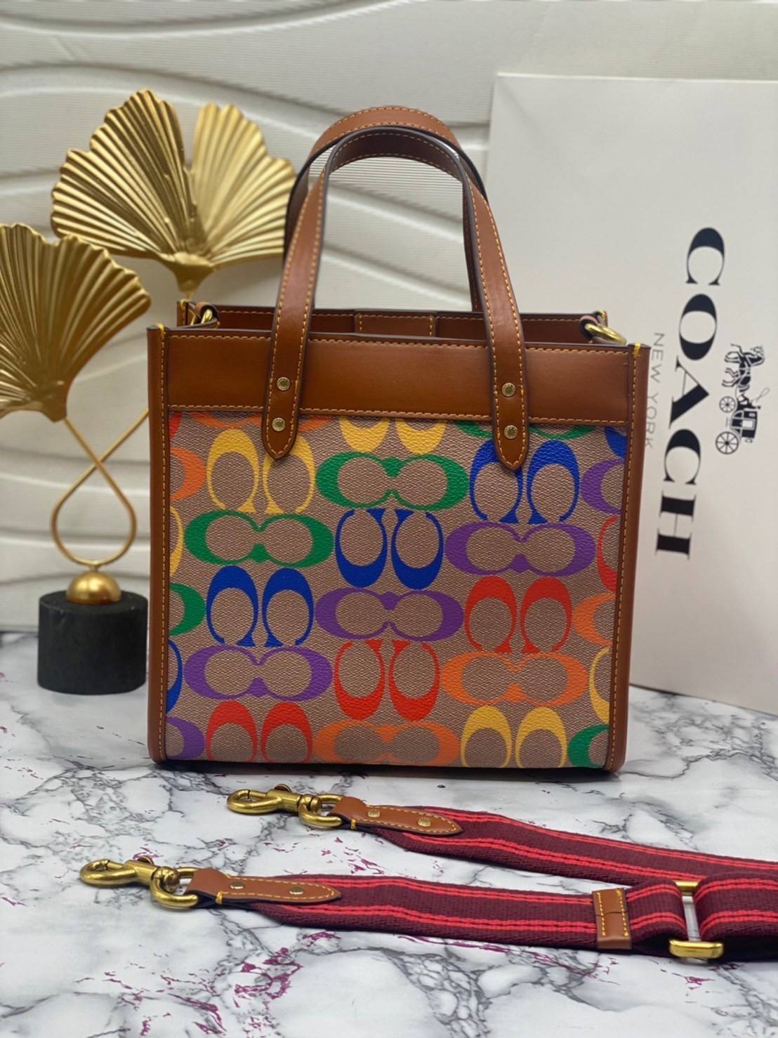 COACH Field Tote 22 In Rainbow Signature Canvas C5142 พร้อมส่งที่ไทย