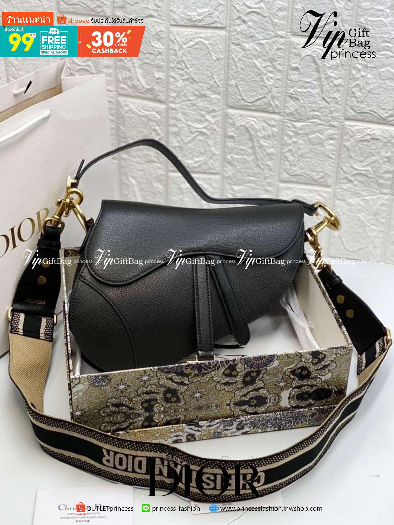 หนังแท้ DIOR SADDLE BAG with strap กระเป๋ารุ่นยอดนิยมตามแบบฉบับแบรนด์ งานออริหนังแท้ทั้งใบ ใช้งานได้ 2 แบบ สะพายยาว CROSSBODY และสายสั้นถือได้เก๋ๆ ลุคนี้คูลสุดๆ เลยค่าา ภาพถ่ายจากสินค้าจริง! สวยมาก พร้อมส่งที่ไทยราคาสุดคุ้ม สาวๆ ห้ามพลาดค่ะ!