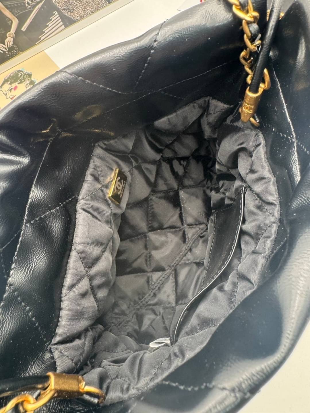 CHANEL 22 mini handbag กระเป๋าสะพายไซส์มินิ น่ารักน่าใช้ สวยเกินต้านที่สุดกับไอเท็มนี้ ที่สาวๆหรือใครๆก็ต้องมีแล้วค่า!! มาในไซส์มินิ น่ารักจริงจัง!! แค่เห็นก็หลงรัก