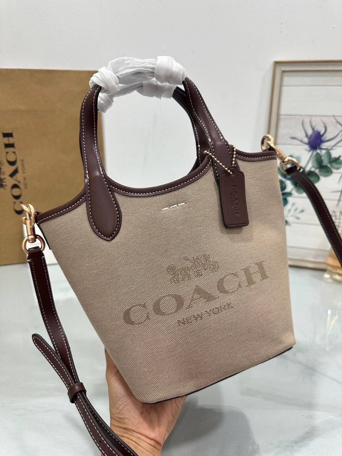 พร้อมส่ง 5 สี COACH HANNA BUCKET BAG กระเป๋าถือ/สะพายข้างทรงบักเก็ตรุ่นใหม่ดีไซน์เก๋น่ารัก เกรดท็อปออริ เกรดดีสุด สลับแท้ 1:1