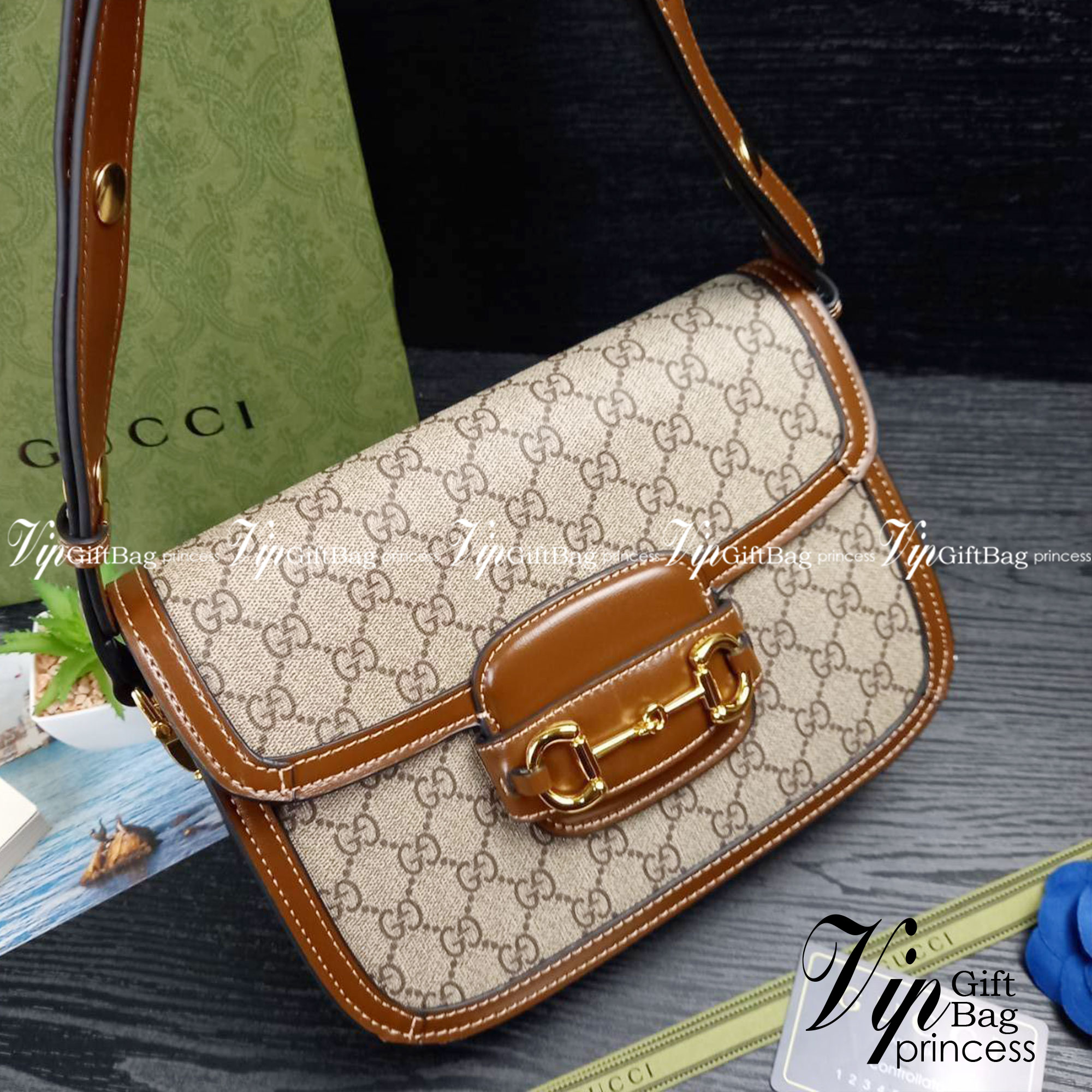 GUCCI HORSEBIT 1995 BAG / GG Supreme Shoulder 10" รุ่นฮิต คลาสสิค หรูหรา ใช้แล้วดูดีมีเสน่ห์ขึ้นทันที สายยาวคล้องบ่าได้ ปรับยาวคลอสบอดี้ได้ หนังแคนวาส สล้บหนังแท้