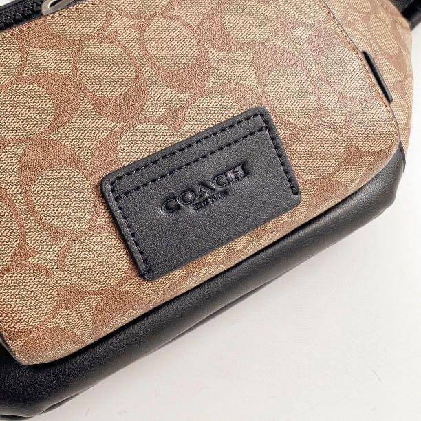COACH TRACK BELT BAG IN SIGNATURE พร้อมส่งที่ไทยค่ะ! กระเป๋าคาดอก ใบใหญ่กำลังดี หนังแท้นิ่ม ทรงสวย ด้านหน้ามีช่องซิปคู่ใส่ของจุกจิกค่ะ ช่องซิปหลักกว้าง ใส่ของจำเป็นได้ครบค่ะ พร้อมช่องซิปยาวตอนหลังให้อีกช่อง// สายคาดเลื่อนปรับได้ฟรีไซด์นะคะ