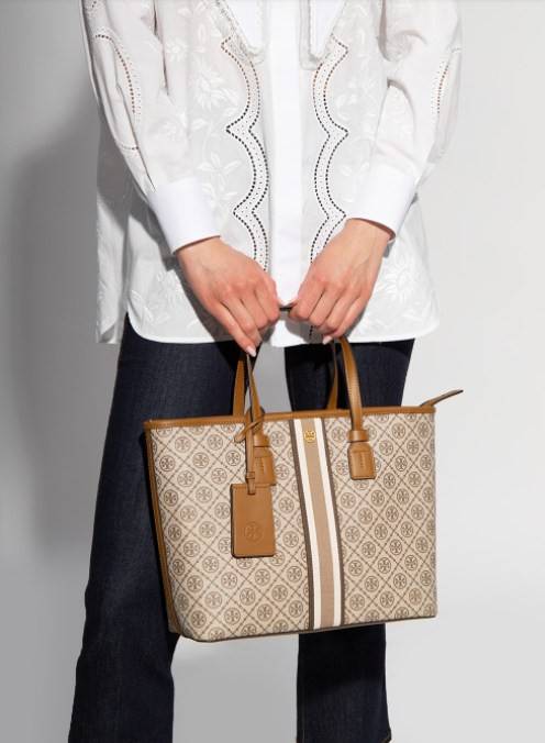 สวยจริง ไม่จกตา สินค้าคุณภาพค่ะ💥 TORY BURCH SMALLT MONOGRAM SHOPPING BAG ((TB//81963)) พร้อมส่งที่ไทย! กระเป๋าทรงshopping หนังแคนวาสอย่างดี ลายแบรนด์ทั้งใบ มีพวงหนังแบรนด์ห้อยด้านหน้า เพิ่มความหรูเข้ามา เปิดปิดกระเป๋าแบบซิป ภายในกว้าง สาวๆที่สัมภา