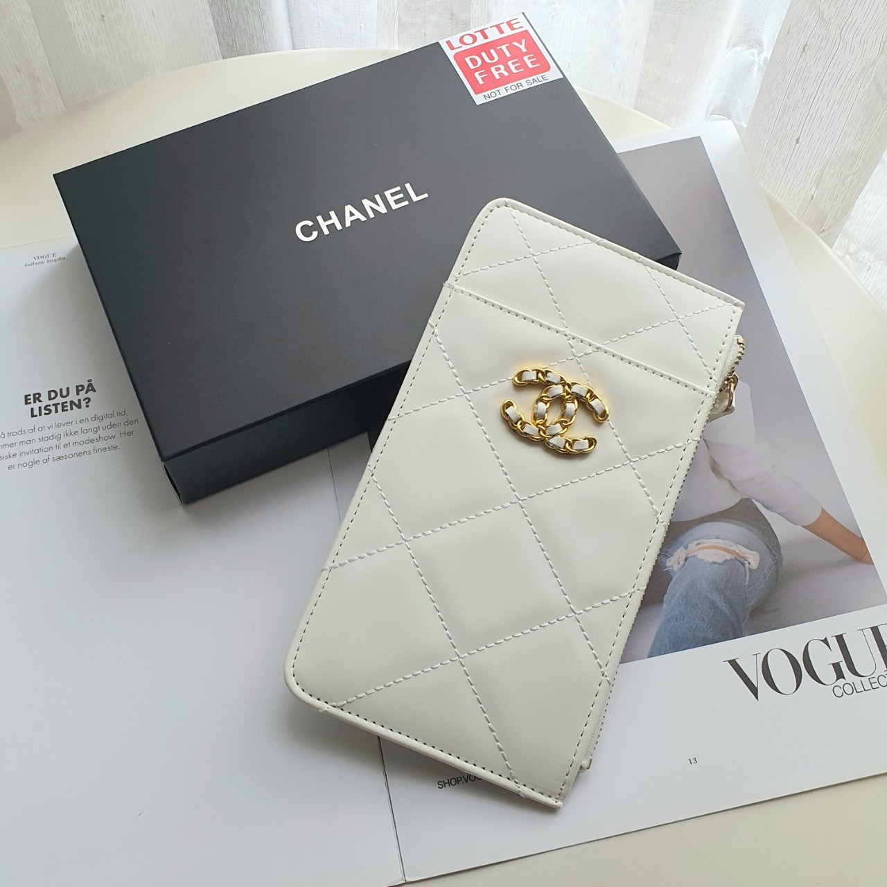 CHANEL LONG WALLET CARD PHONE HOLDER พร้อมส่งครบ 3 สี ❤️🖤🤍 พร้อมส่งที่ไทยค่าา กระเป๋าสตางค์รับทรัพย์ แนะนำรุ่นนี้เลยคะ งานพรีเมี่ยมกิ้ฟท์จากเค้าเตอร์ต่างประเทศ กระเป๋าสตางค์ทรงสวย สะดุดตา หนังสัมผัสลายด้าน จากแบรนด์ 𝗖 Ǖ