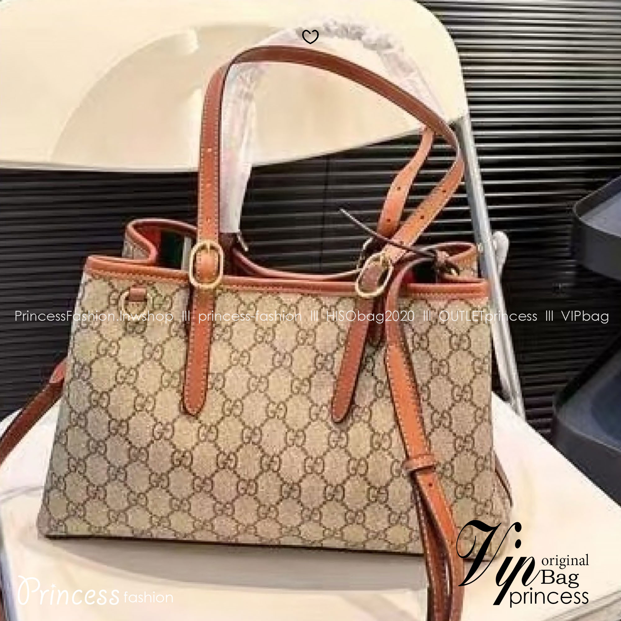 GUCCI GG Emblem small tote bag กระเป๋าสะพายทรงโท้ท มีสายสะพายไหล่และสะพายข้าง ปรับใช้งานได้แบบไม่มีเบื่อ ขนาดกำลังสวย ใส่ของได้แบบจุกๆ