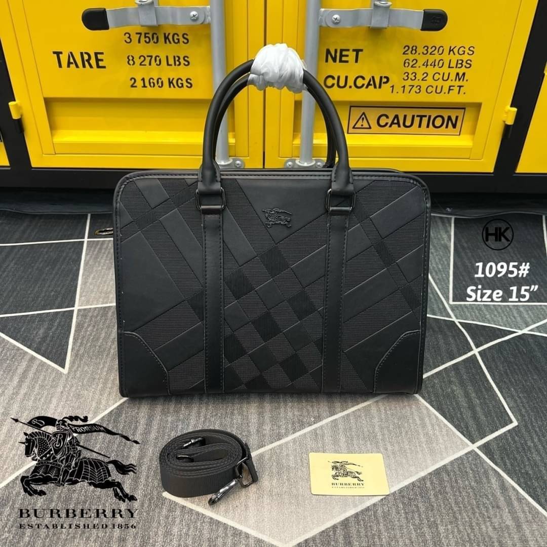 Burberry Men Ainsworth Briefcase / Burberry Newburg Briefcase / Burberry Briefcase Men Bag กระเป๋าเอกสารผู้ชาย กระเป๋าถือแนวนอนกระเป๋าธุรกิจใบใหญ่ สวยงามน่าใช้ จะถือหรือใช้แบบสะพายข้าง ลุคออกมาคือดูดีทีเดียว สินค้าแนะนำ