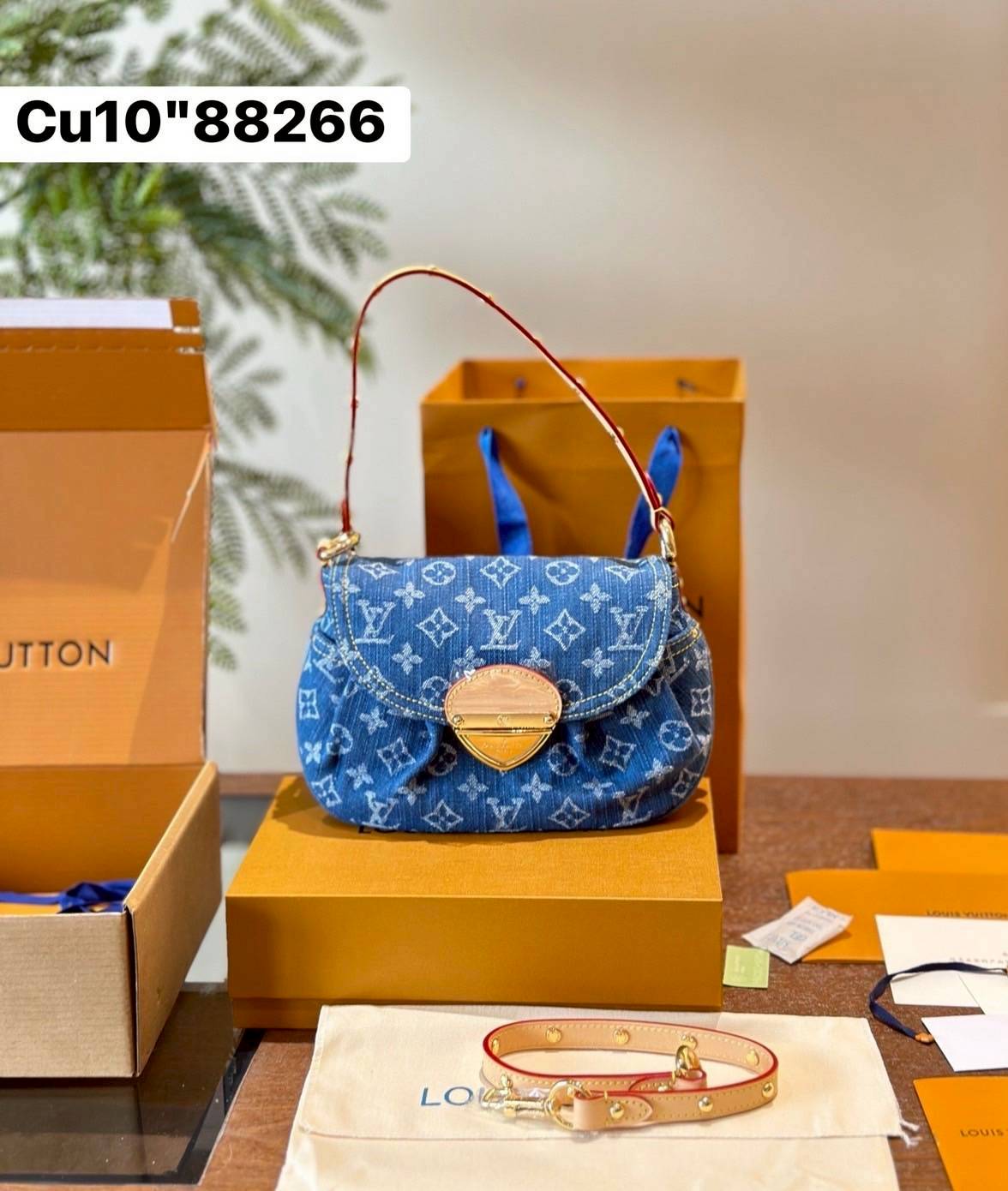 LV Sunset Denim Bag กระเป๋าสะพายไหล่ทรงสวย แรงมากฉุดไม่อยู่ กับกระแสคอลใหม่ lvremix ดีไซน์แบบตัวมัม y2k รูปทรง baguette สวยดูแพง ใบนี้ก็ฉ่ำสุดๆ