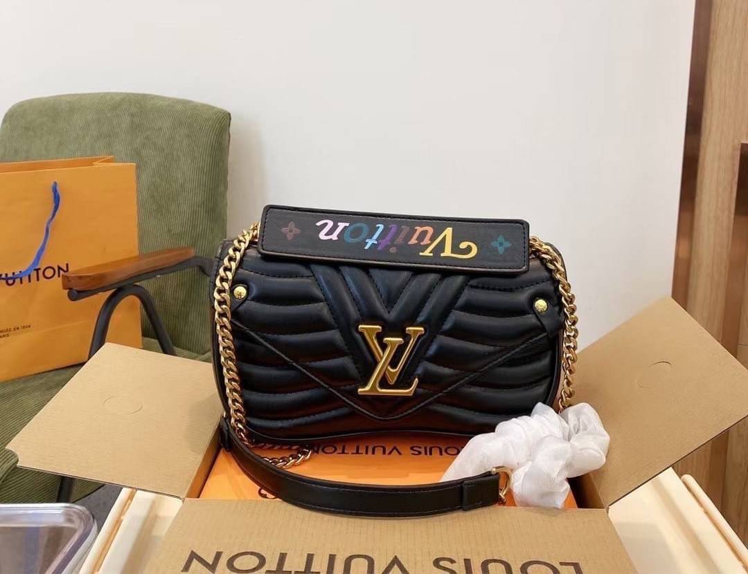 หนังแท้ LOUIS VUITTON New Wave black quilted leather bag พร้อมส่งที่ไทย ภาพสินค้าถ่ายจากงานขายจริง ใช้งานต่างประเทศได้