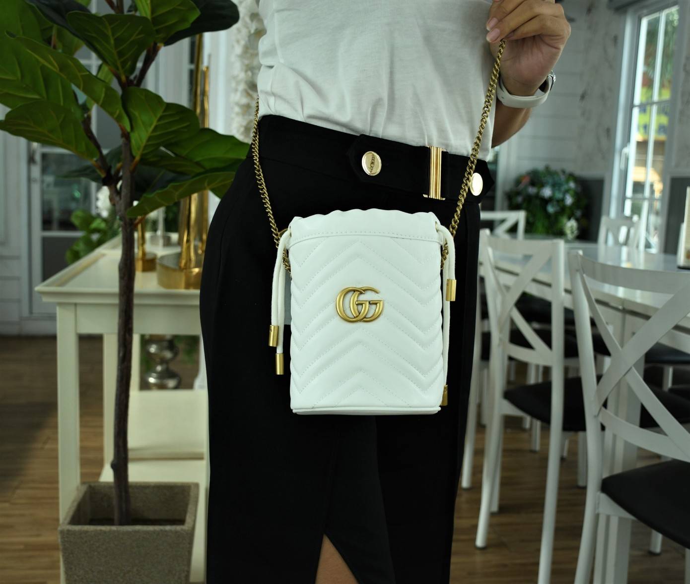 VIP 】Gucci GG Marmont mini bucket bag กระเป๋าสะพายข้าง Premiumgift วัสดุหนังแท้ ด้านในโล่ง มีช่องใส่บัตร3ช่อง ใส่กระเป๋าตังค์ ใส่โทรศัพท์ Iphone+ ได้ สายโซ่ยาว Crossbody ได้ ถอดสายได้ น้ำหนักเบา มาพร้อมถุงผ้าแบรนด์ ใบนี้คือที่สุด คุณหนูมากมาย ไม่ควรพลาดเล