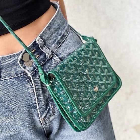 Goyard Plumet Rocket Wallet กระเป๋าสะพายใบเล็กกะทัดรัด ดีไซน์กระเป๋าสตางค์ มีช่องเพียงพอสำหรับใส่ธนบัตร เงินสด เอกสารต่าง ๆ