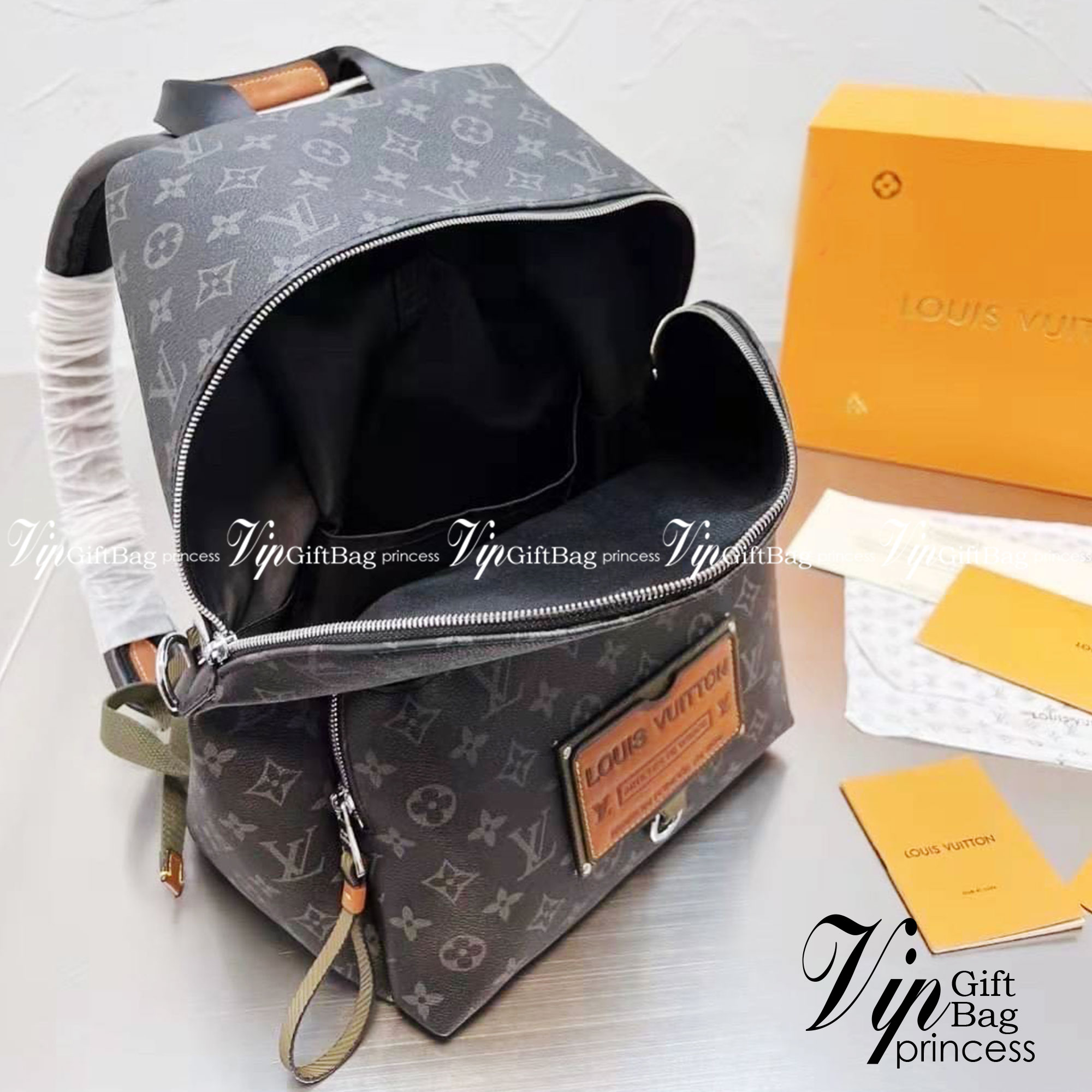 LV Discovery Backpack / LV Backpack in Black กระเป๋าเป้ งานปั้มแบรนด์ ใช้ได้ทั้งชายหญิง ภาพถ่ายจากงานขายจริง ใช้งานต่างประเทศได้