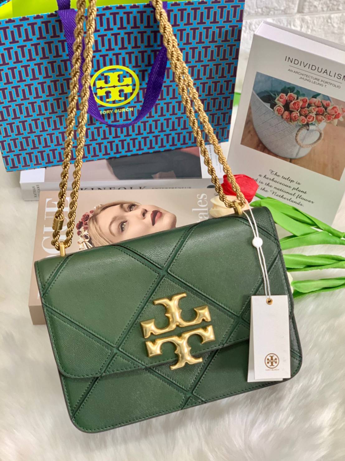 สวยจริงคุณภาพสูง ไม่จกตาค่ะ!! TORY BURCH ELEANOR QUILTED CONVERTIBLE SHOULDER BAG ((73590)) พร้อมส่งที่ไทย ใครรออยู่ห้ามพลาด จำนวนจำกัดค่ะ!! อีกรุ่นที่น่าครอบครองมากๆค่ะ😘 กระเป๋าสะพายข้างและทบสายเป็นคล้องไหล่ได้ หนังแท้ชั้นดีที่สุด ทำลายเหลี่ยมตัด