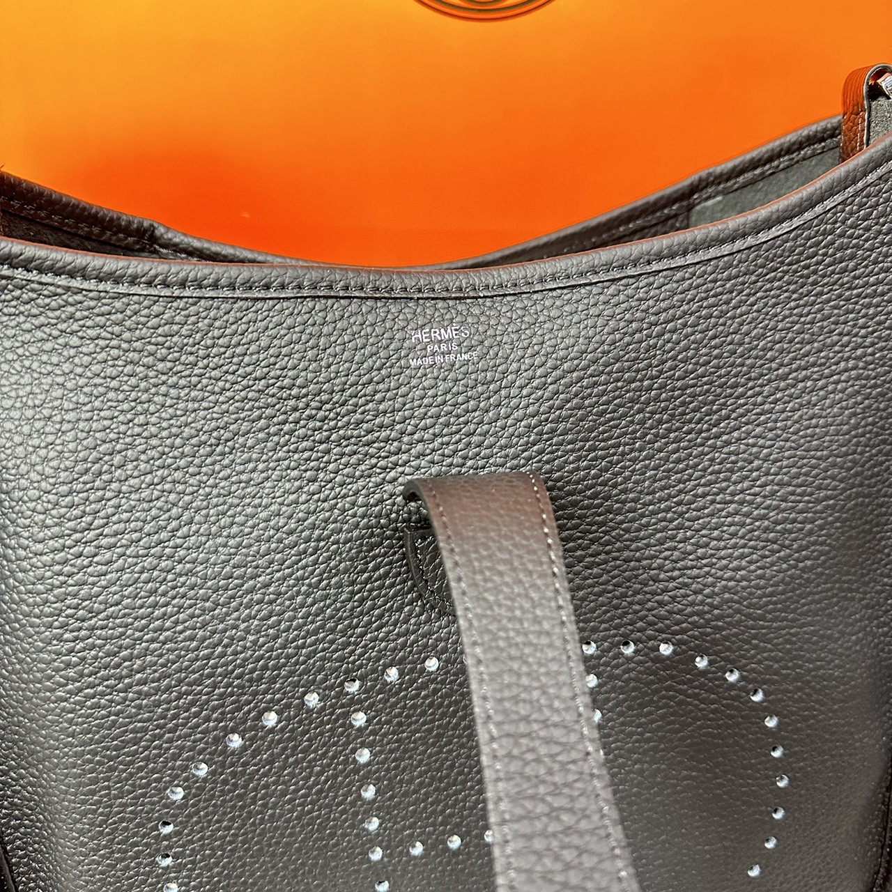 HERMES Evelyne PM Bag The Perfect Crossbody Bag 29cm กระเป๋าทรงโท้ทแบรนด์หรู เอกลักษณ์ของความสง่างาม เกรดออริ สลับแท้ 1:1 ใช้งานต่างประเทศได้