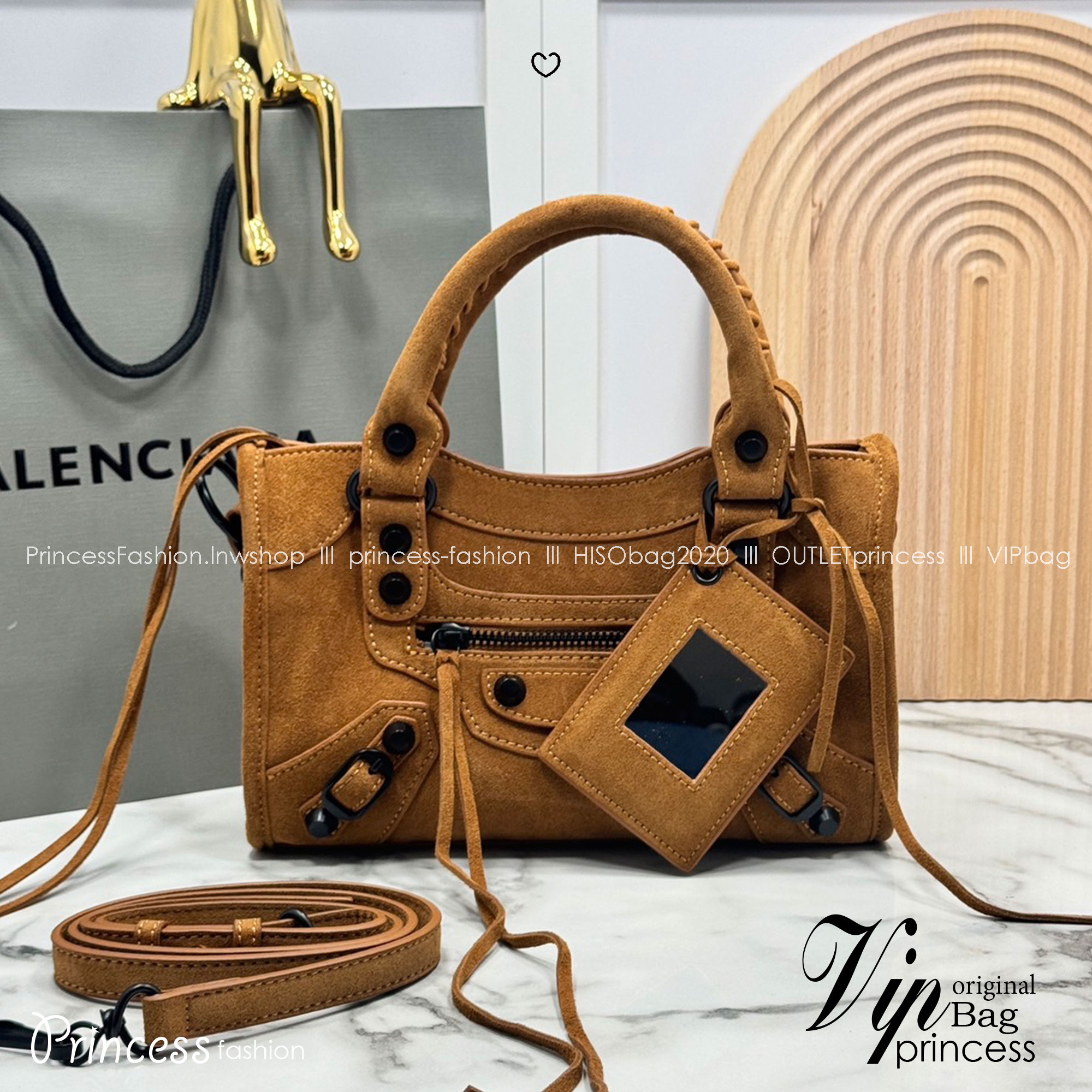 ORI หนังแท้ | Balenciaga Le City suede bag กระเป๋าถือ/สะพายข้างดีไซน์โดดเด่นสวยเท่ล้ำสมัย ใหม่ล่าสุดงานหนังกลับที่สุดแห่งความไอคอนิกไม่เหมือนใคร มีกิมมิคและลูกเล่นแพรวพราว