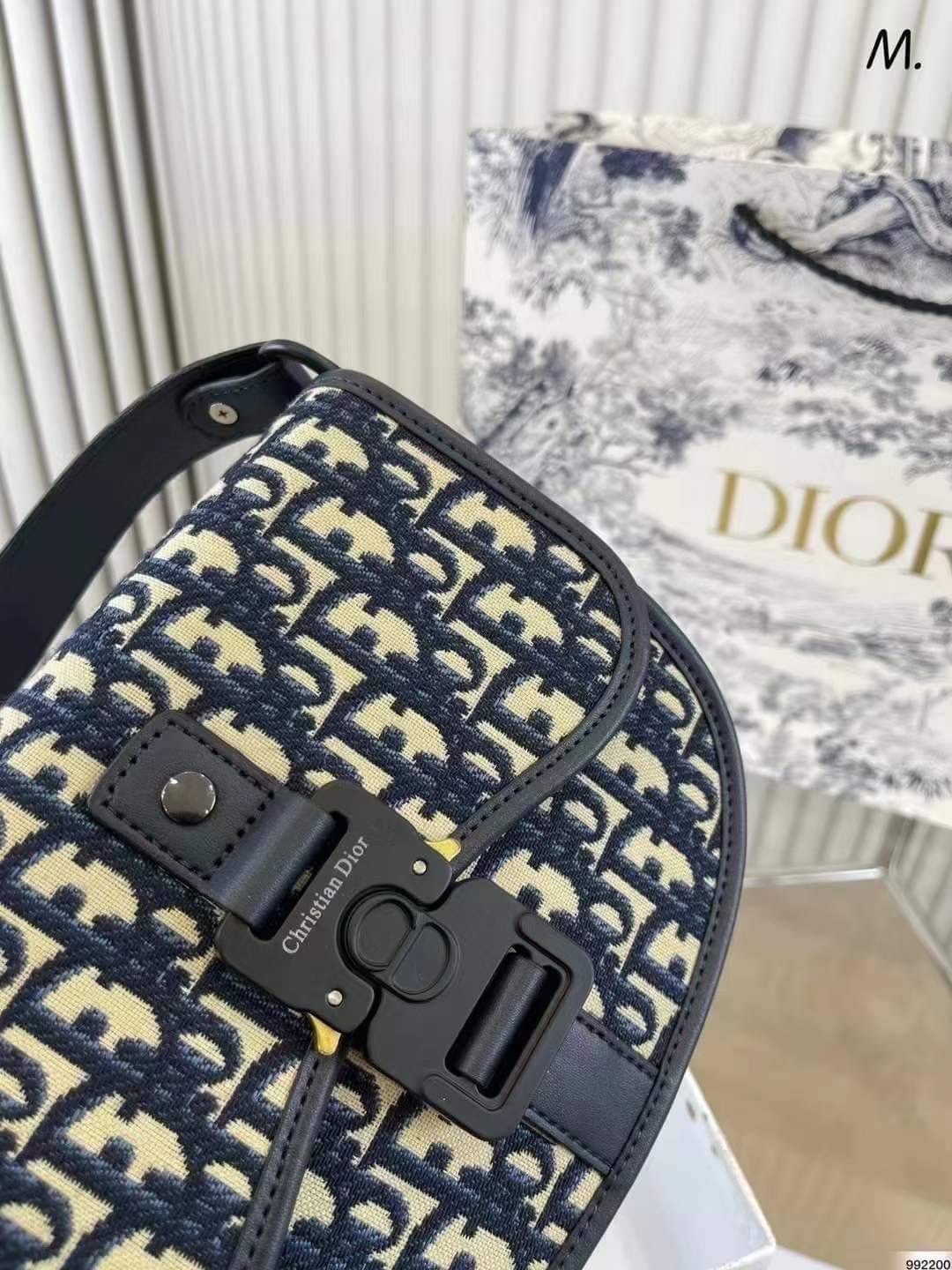 DIOR MINI GALLOP BAG WITH STRAP ภาพถ่ายจากงานขายจริง ใช้งานต่างประเทศได้