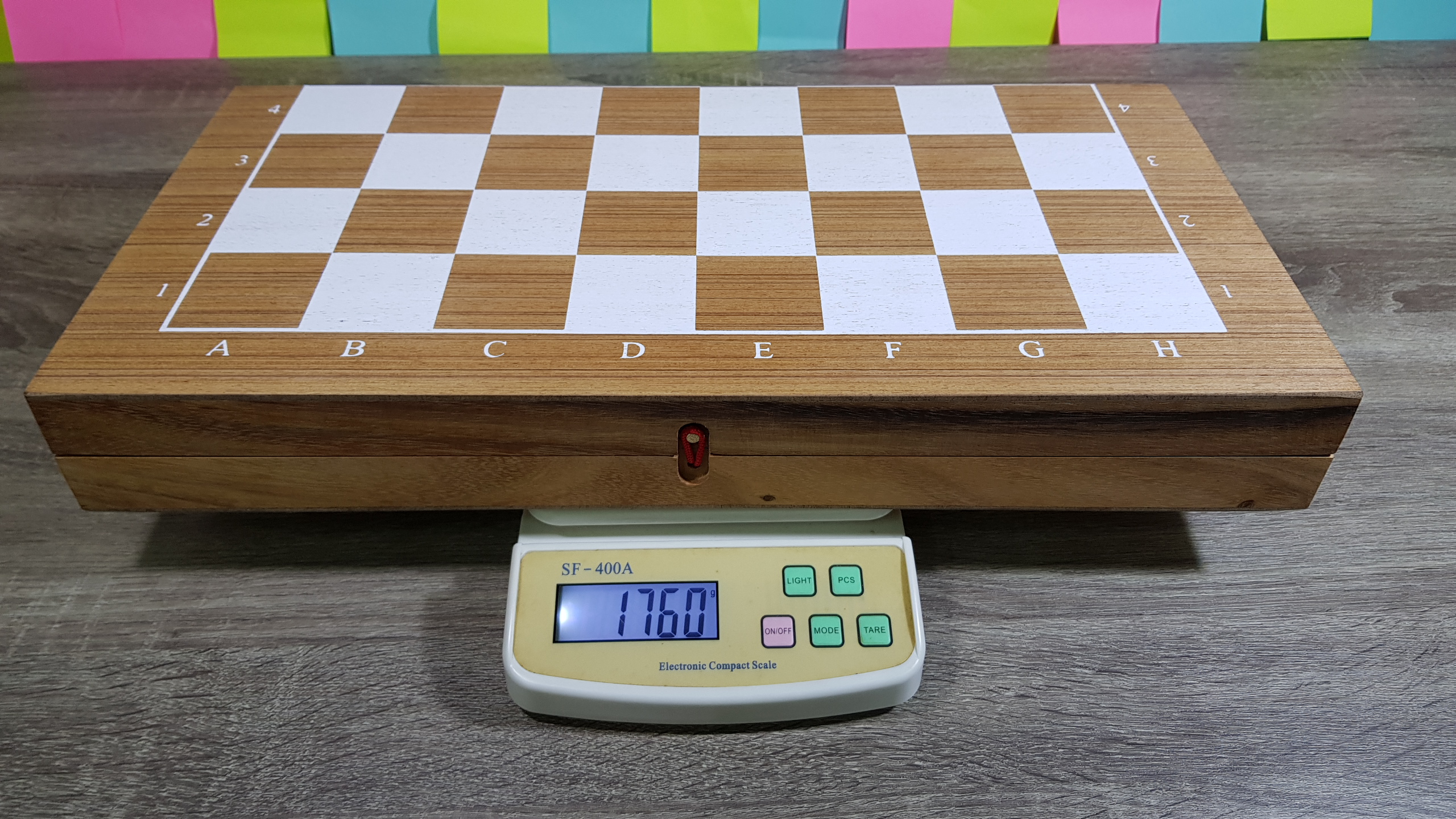 ชุดหมากรุุกสากลตัวไม้แบบเบาสีดำและสีเนื้อพร้อมกระดานช่อง5x5cm.