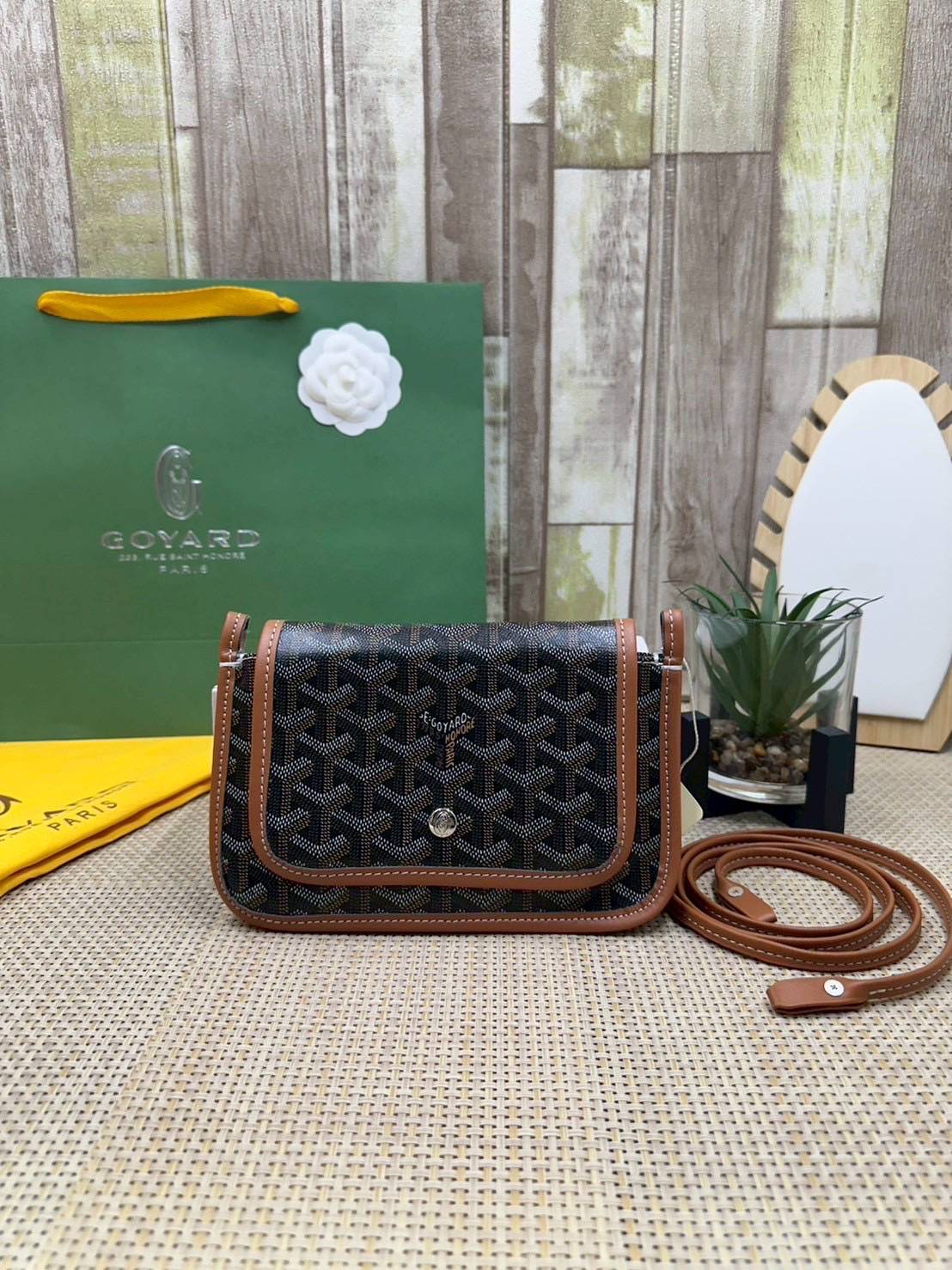 พร้อมส่ง 10 สี ORI หนังแท้ | GOYARD Plumet pouch-wallet กระเป๋าสะพายใบเล็กกะทัดรัด ดีไซน์กระเป๋าสตางค์ Plumet ดีไซน์มาพร้อมช่องใส่เหรียญ ธนบัตร และบัตรต่างๆ