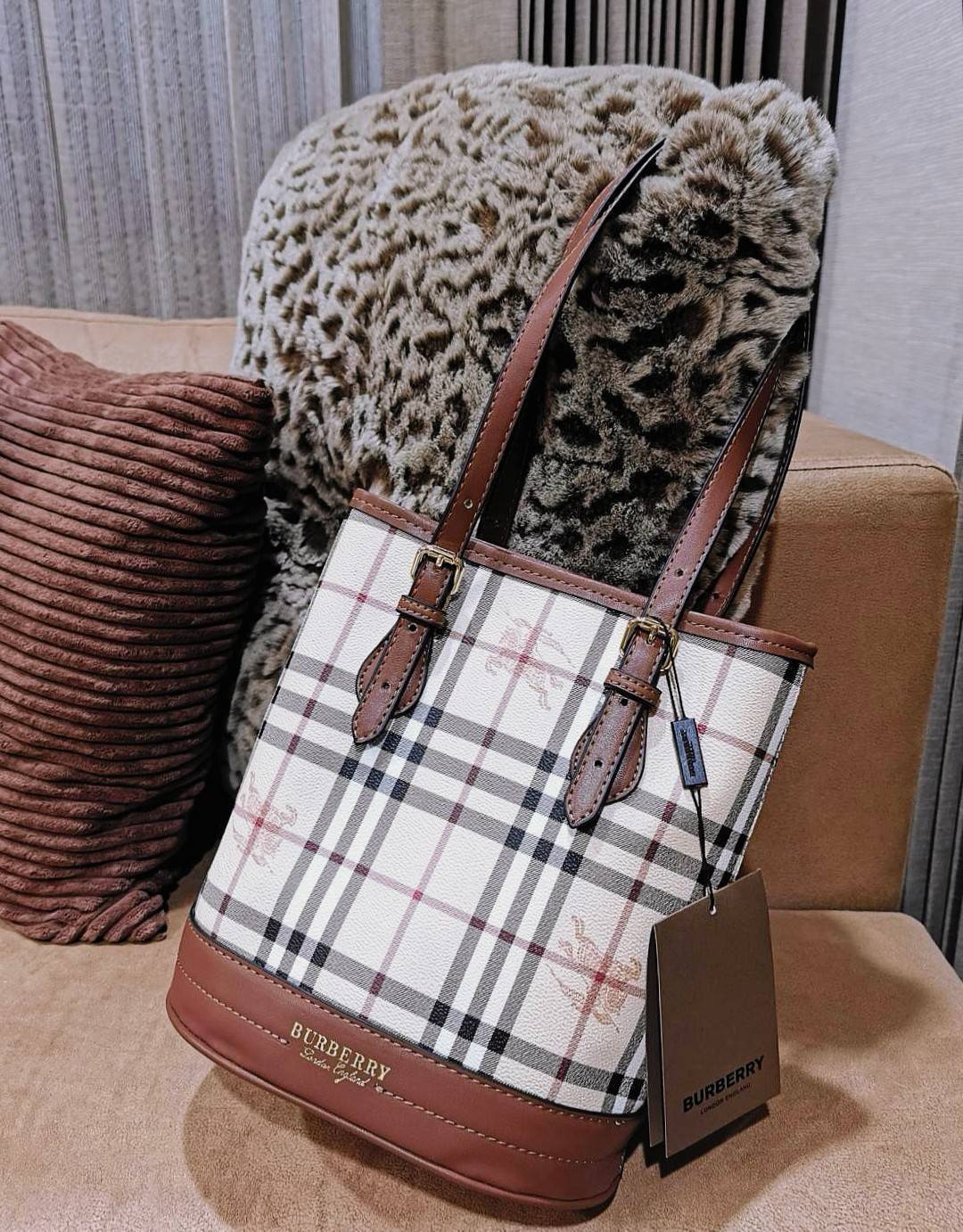 BURBERRY FRAGRANCES VINTAGE BAG กระเป๋าสะพายทรงวินเทจ