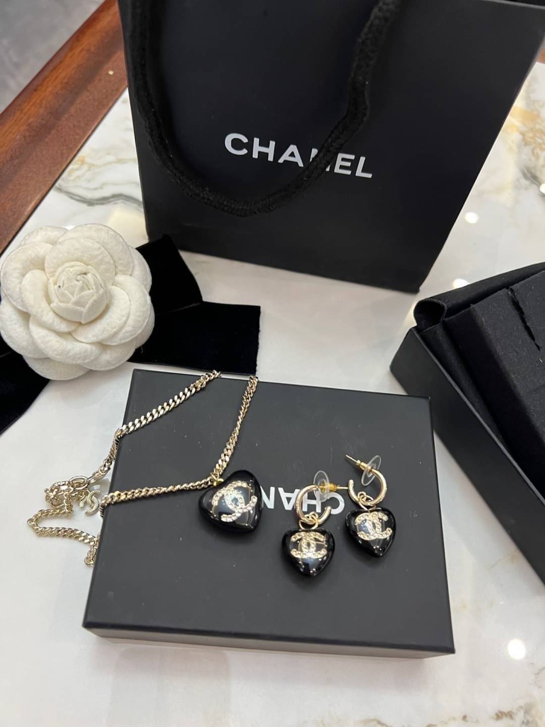 ซื้อ1ได้ถึง2ชิ้น ในเซ็ตเดียว CHANEL JEWELRY SET / Chanel earrings / Chanel necklace โทนดำ ชุดเครื่องประดับครบชุด สุดอลังการ