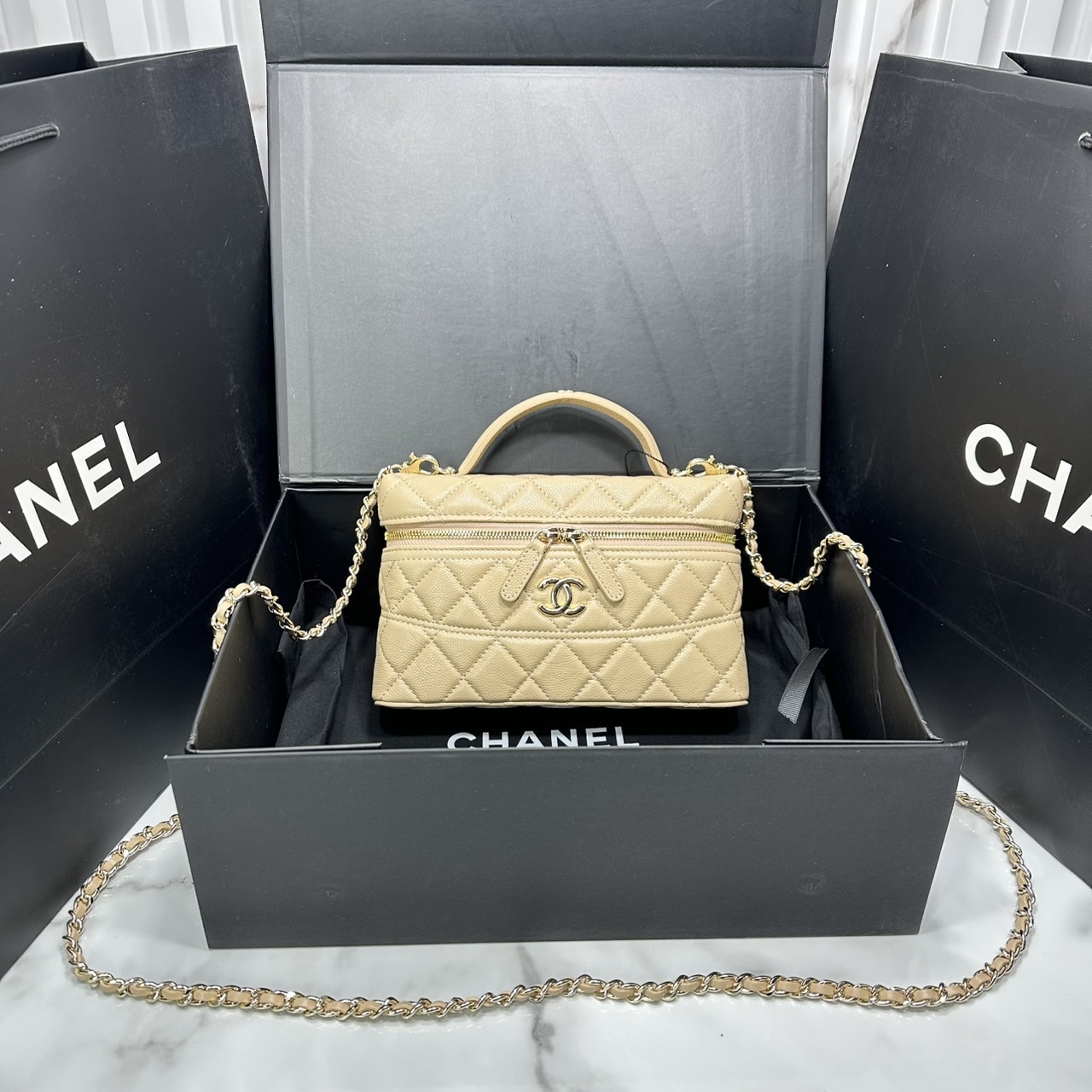 ORI หนังแท้ | CHANEL Long vanity with chain กระเป๋าสะพายรุ่นวานิตี้รุ่นใหม่ล่าสุด ดีไซน์ใหม่รูปทรงคลาสสิค หูจับแต่งโลโก้สวยหรู สายสะพายข้างเป็นโซ่ถอดได้