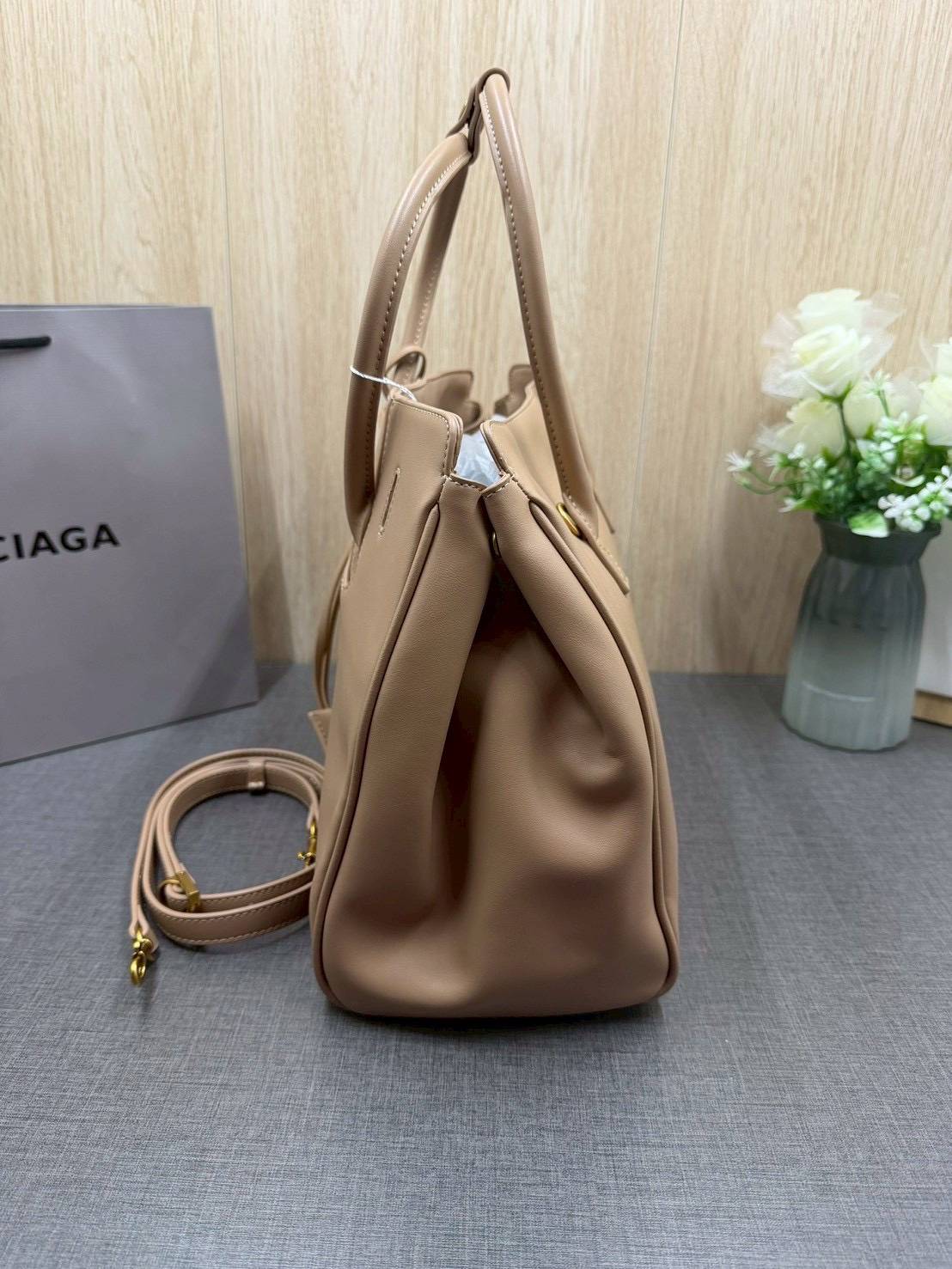 ORI หนังแท้ | Balenciaga Carry All Hampton Bag / Balenciaga Tote Bag 33cm กระเป๋าสะพายทรงโท้ท ภายในโล่งกว้าง ดีไซน์เรียบง่าย เรียบหรู