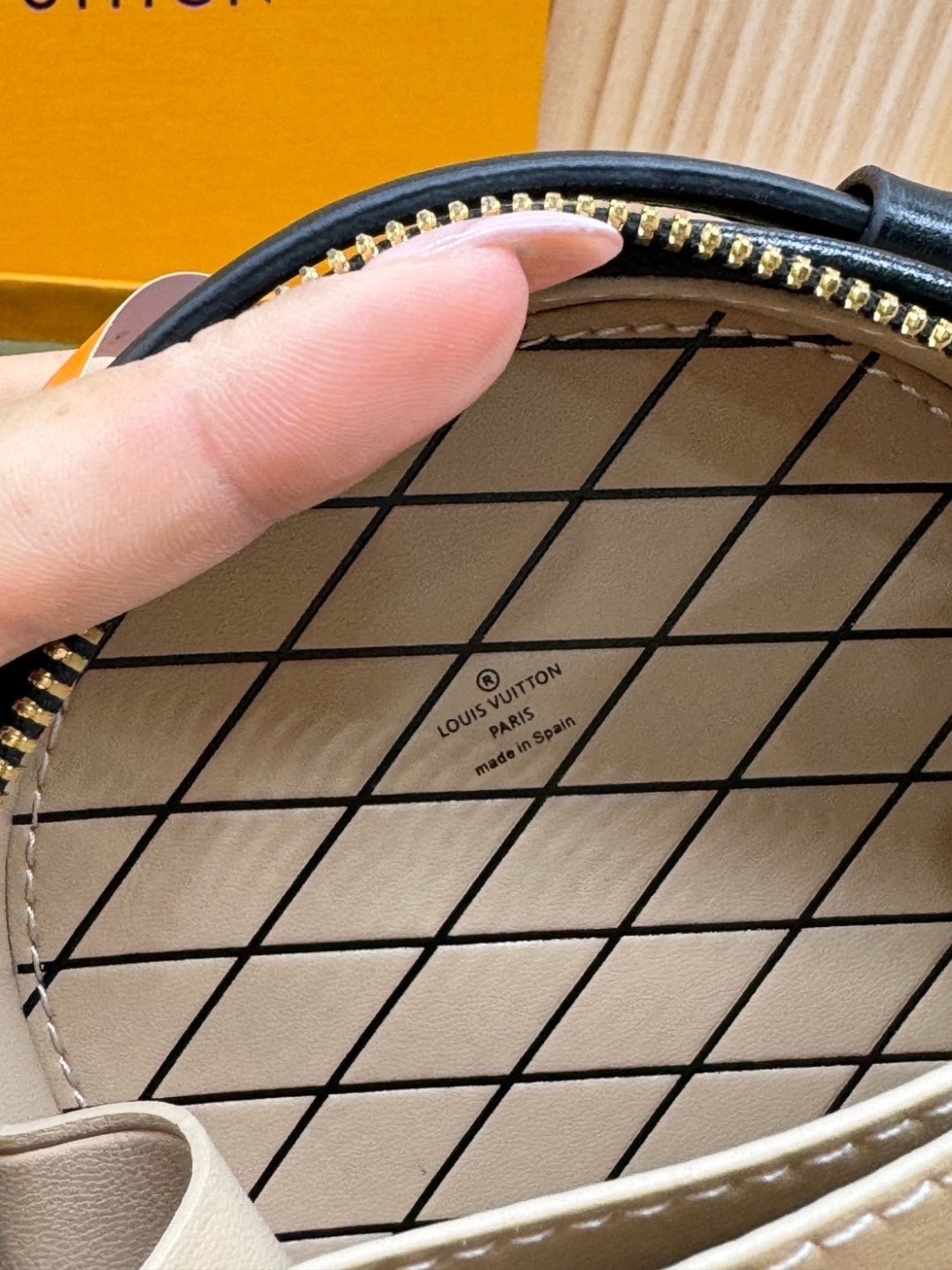 สลับแท้ Top ORI | LV Mini Boite Chapeau / lvpetite กระเป๋าคาดเอว พร้อมสายสะพายข้างได้ หนังแคนวาสแท้ เกรดดีสุด 🤍 เกรดเทพออริจินอล สลับแท้ 1:1 ภาพถ่ายจากงานขายจริง ใช้งานต่างประเทศได้