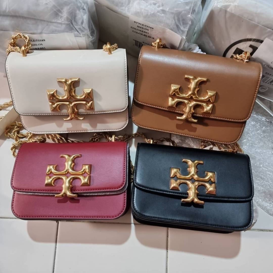 TORY BURCH ELEANOR SMALL CONVERTIBLE SHOULDER BAG ฮอตไอเท็ม รุ่นนี้ขายดีขายหมด สวยหรู คุณหนู ผู้ดี!! หายากมากแล้วน้า กระเป๋าสะพายข้าง ดีไซน์อยู่ทรง ขนาดกำลังสะดวกใช้สำหรับสาว วัสดุหนังแท้เต็มใบ สีทูโทน เปิด-ปิดด้วยแถบแม่เหล็ก ภายในแบ่งสัดส่วนได้เป็นอย่างด