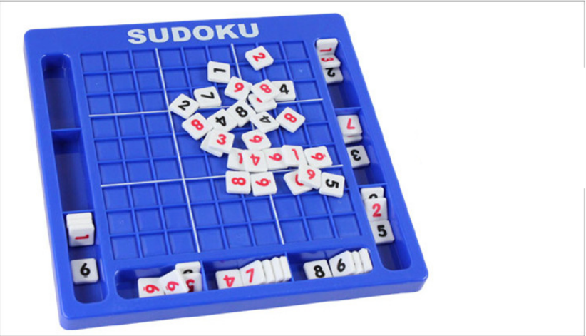 ซูโดกุกระดานพลาสติก Sudokuขนาด9x9 กระดานแบบมีหลุมใส่ตัวเล่นด้านข้าง